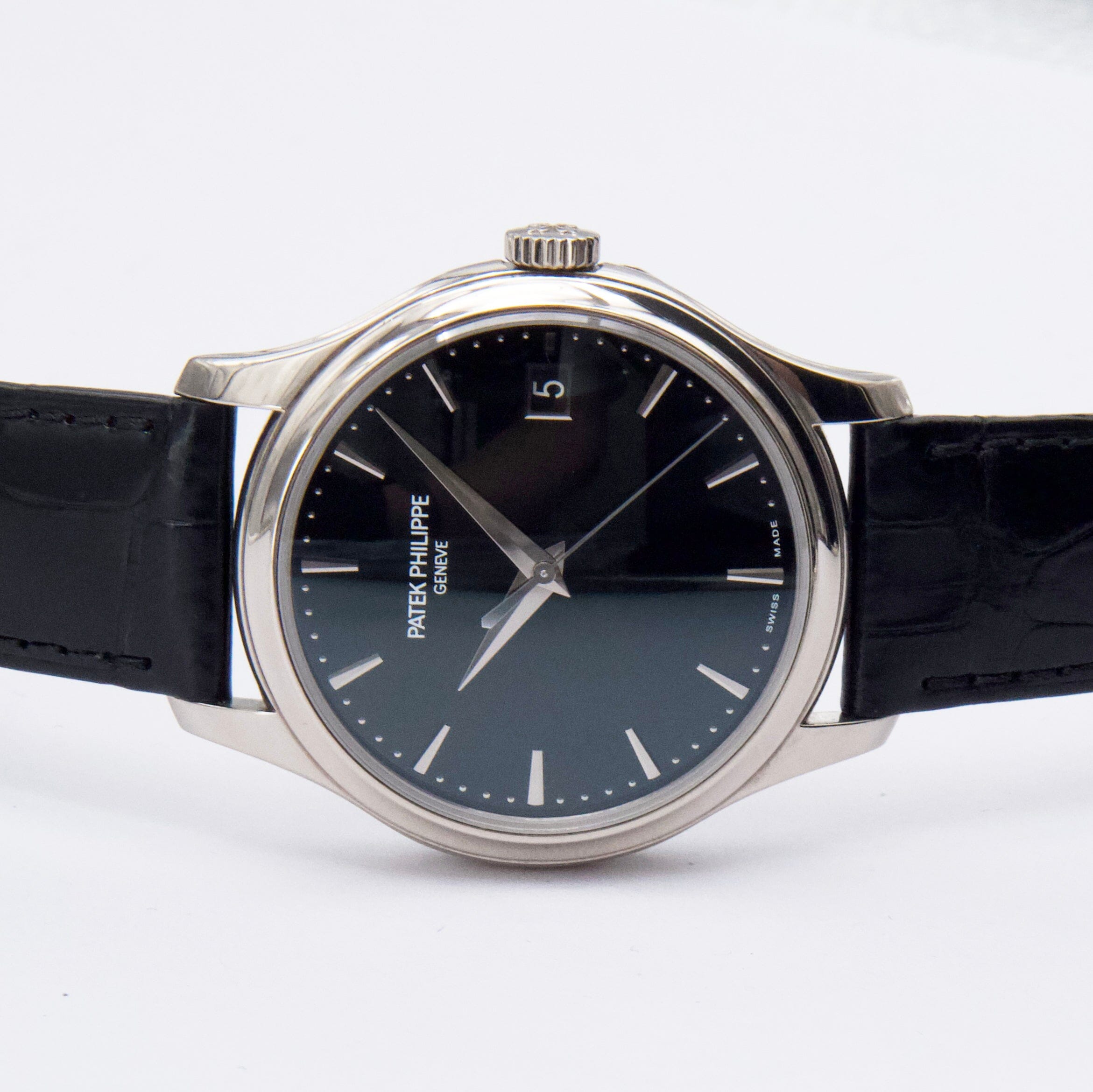 Patek Philippe Calatrava 5227G-010 Thumbnail 3