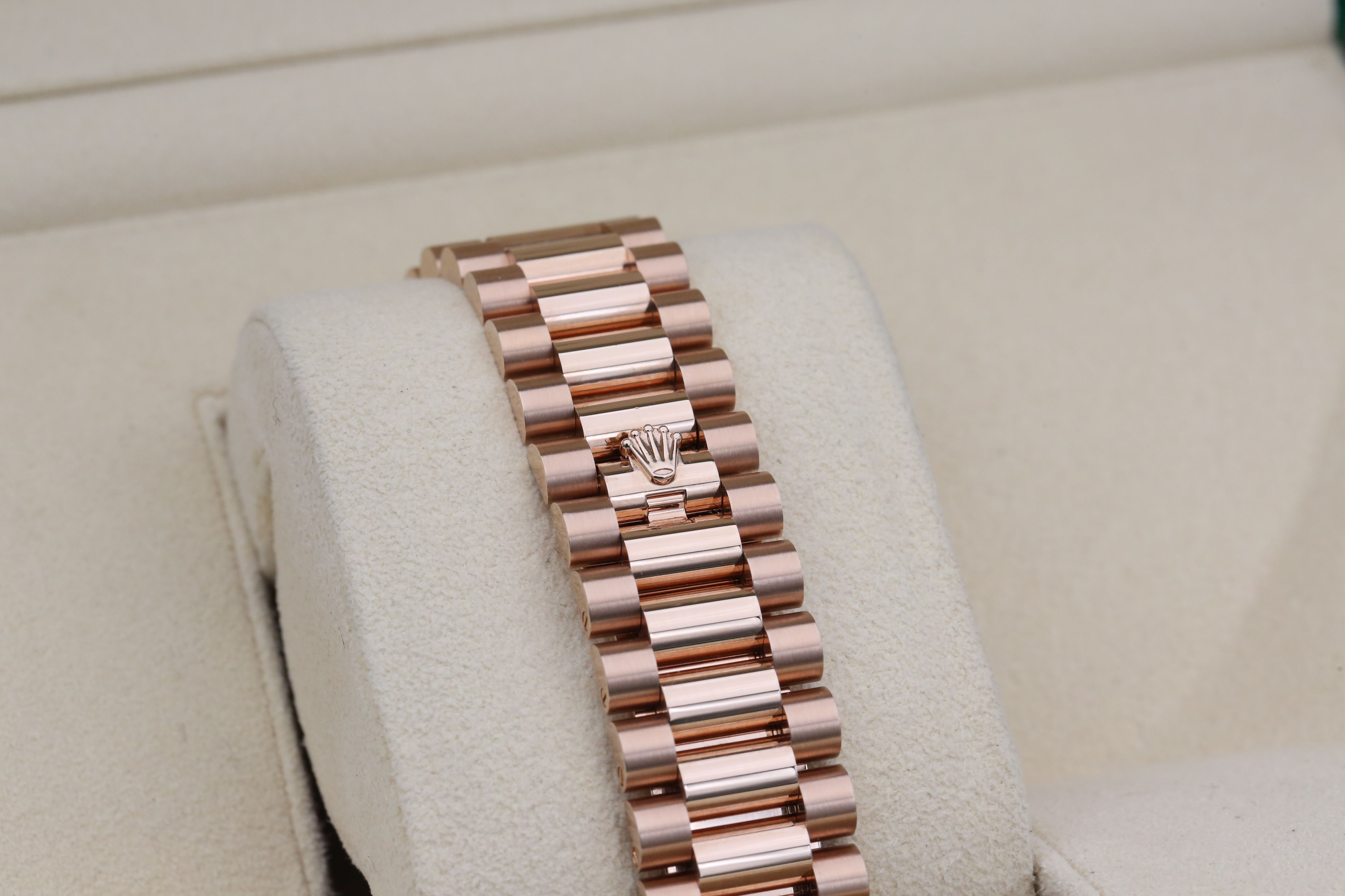 Rolex Day-Date 40 228345 RBR Thumbnail 3