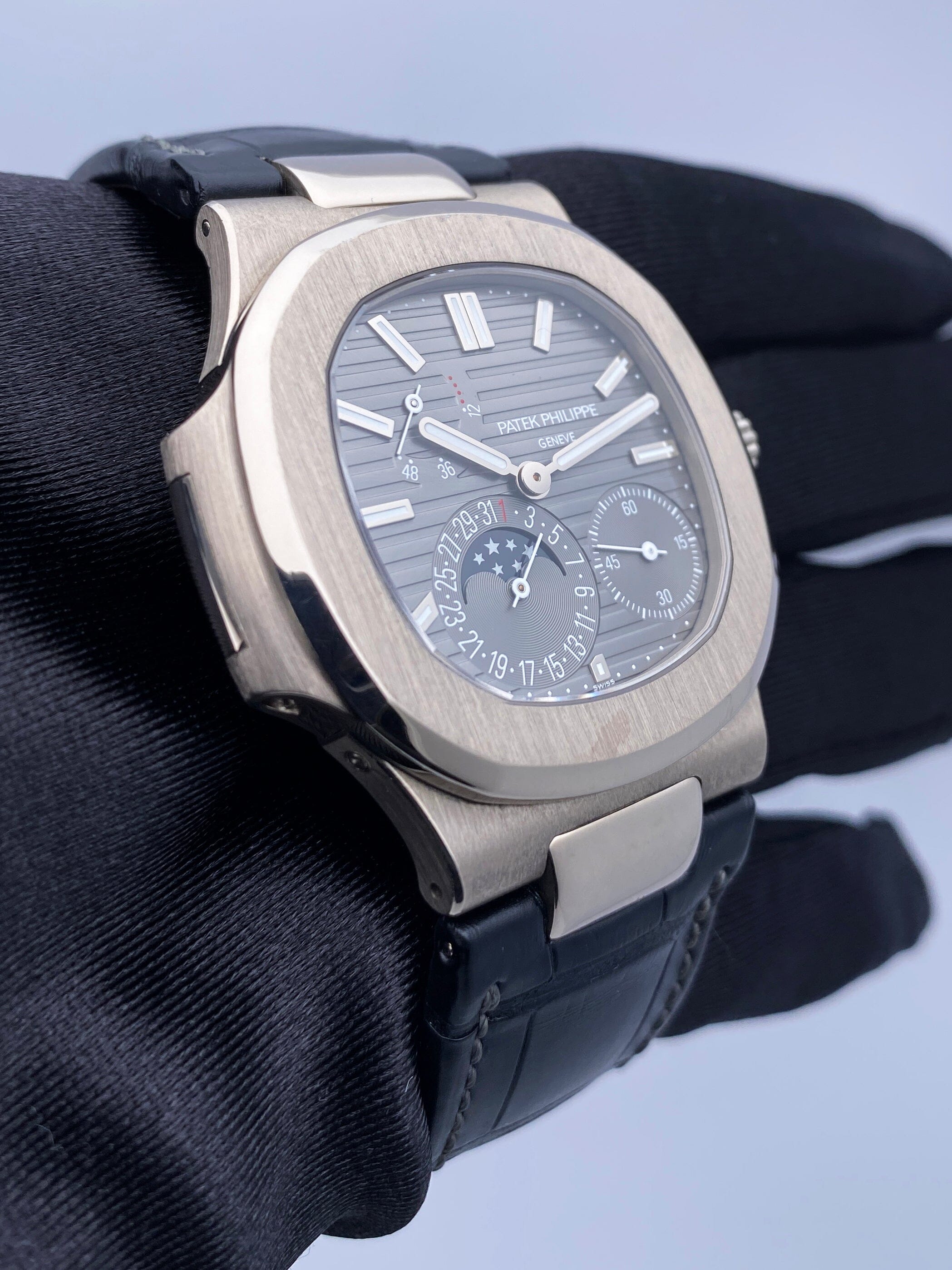 Patek Philippe Nautilus 5712G-001 Thumbnail 3