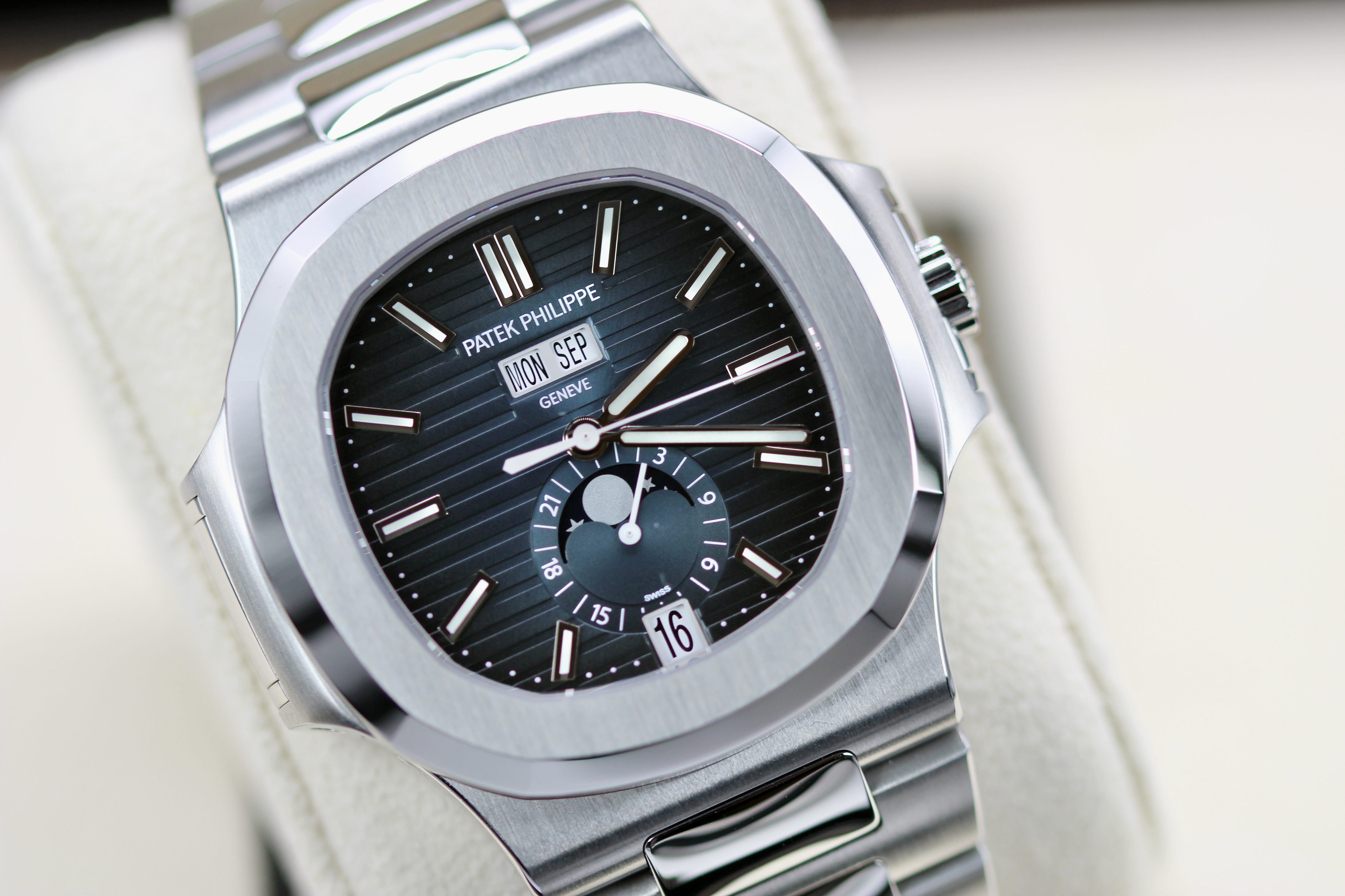 Patek Philippe Nautilus 5726/1A-014 Thumbnail 6