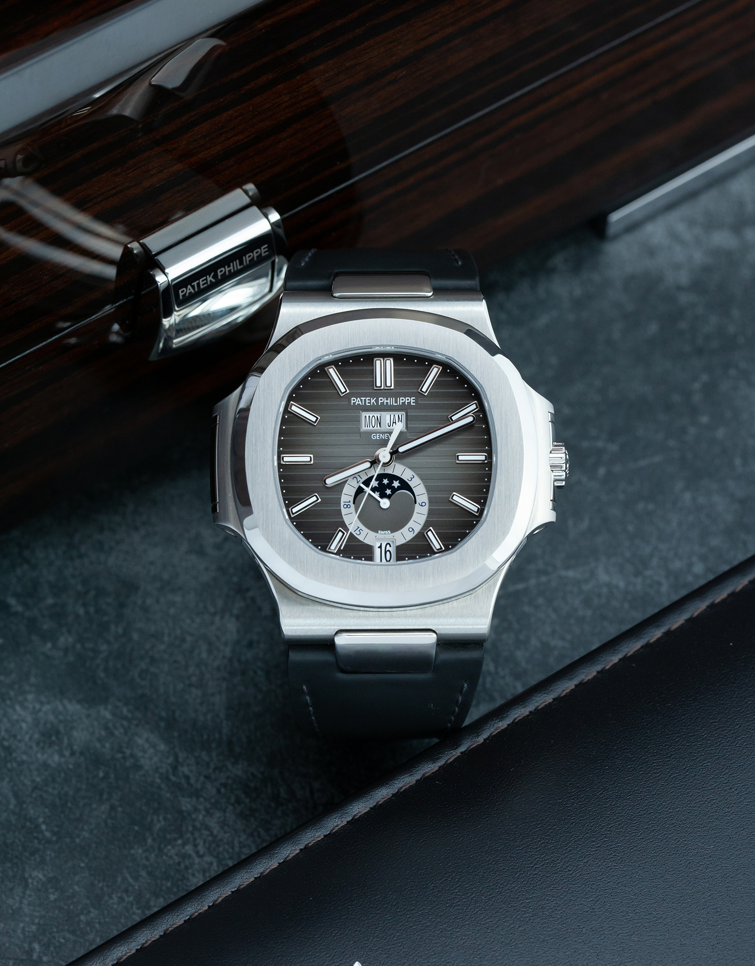 Patek Philippe Nautilus 5726A-001 Thumbnail 4