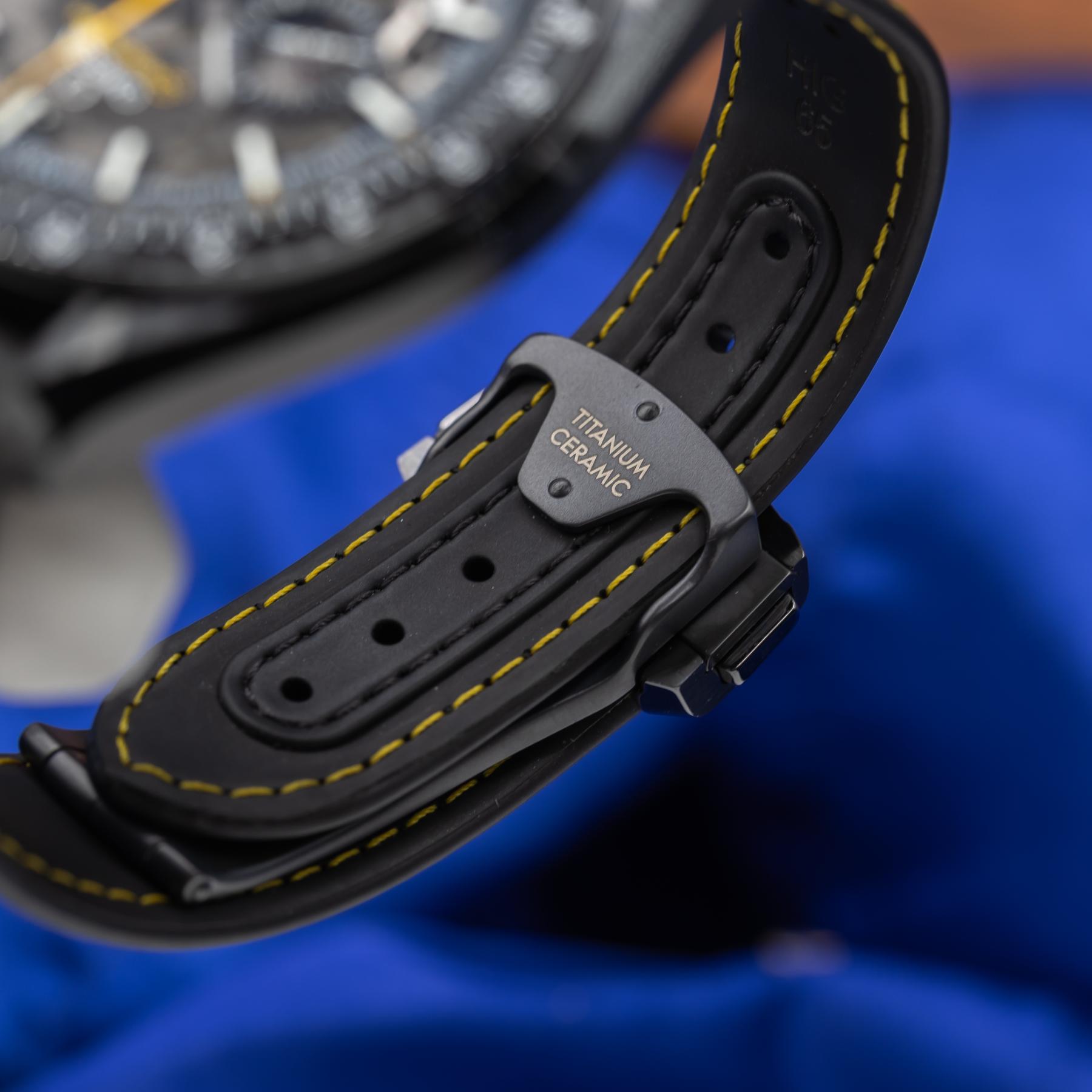 Omega Speedmaster Dark Side of the Moon 310.92.44.50.01.001 Thumbnail 3