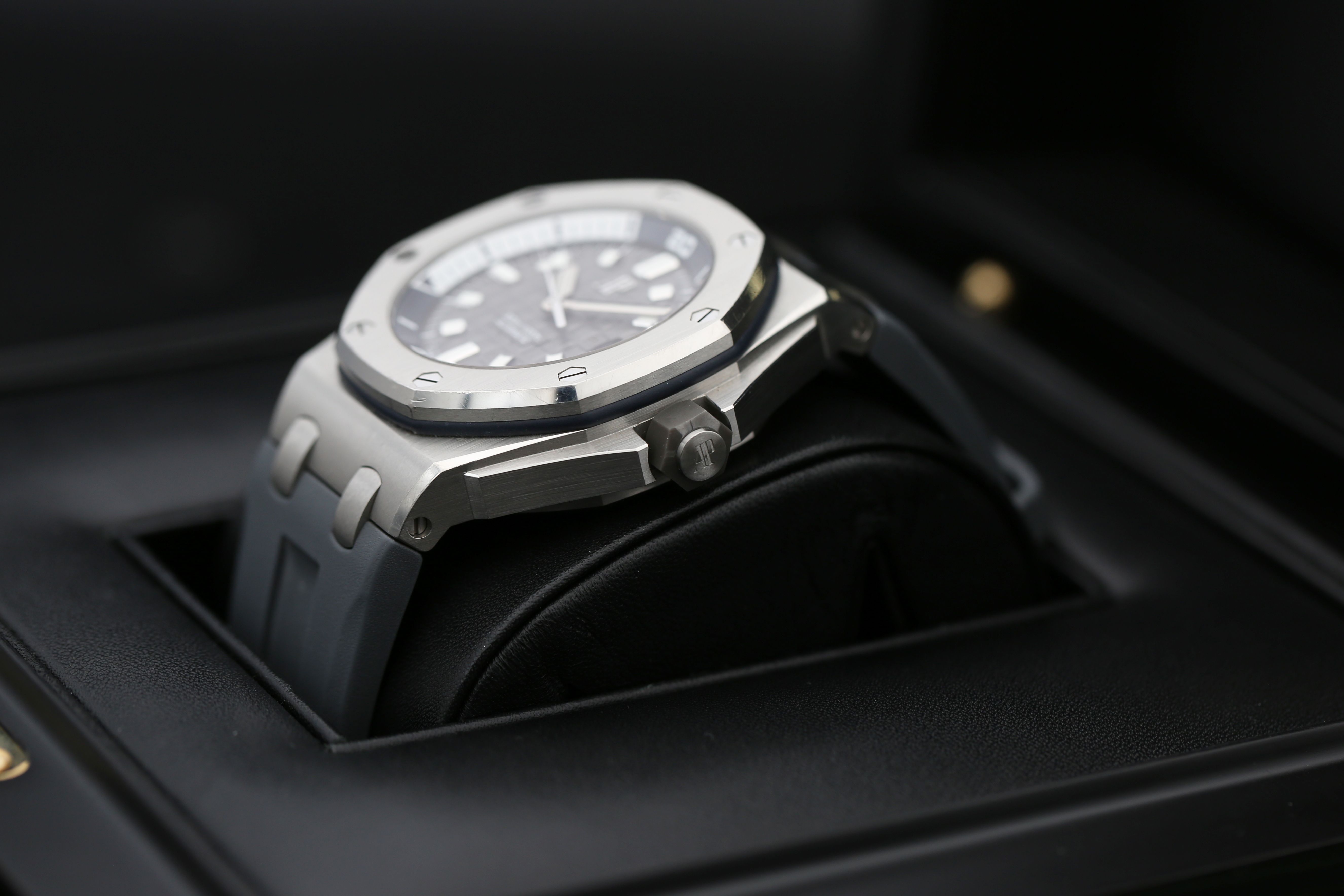 Audemars Piguet Royal Oak Offshore 15720ST.OO.A009CA.01 Thumbnail 6