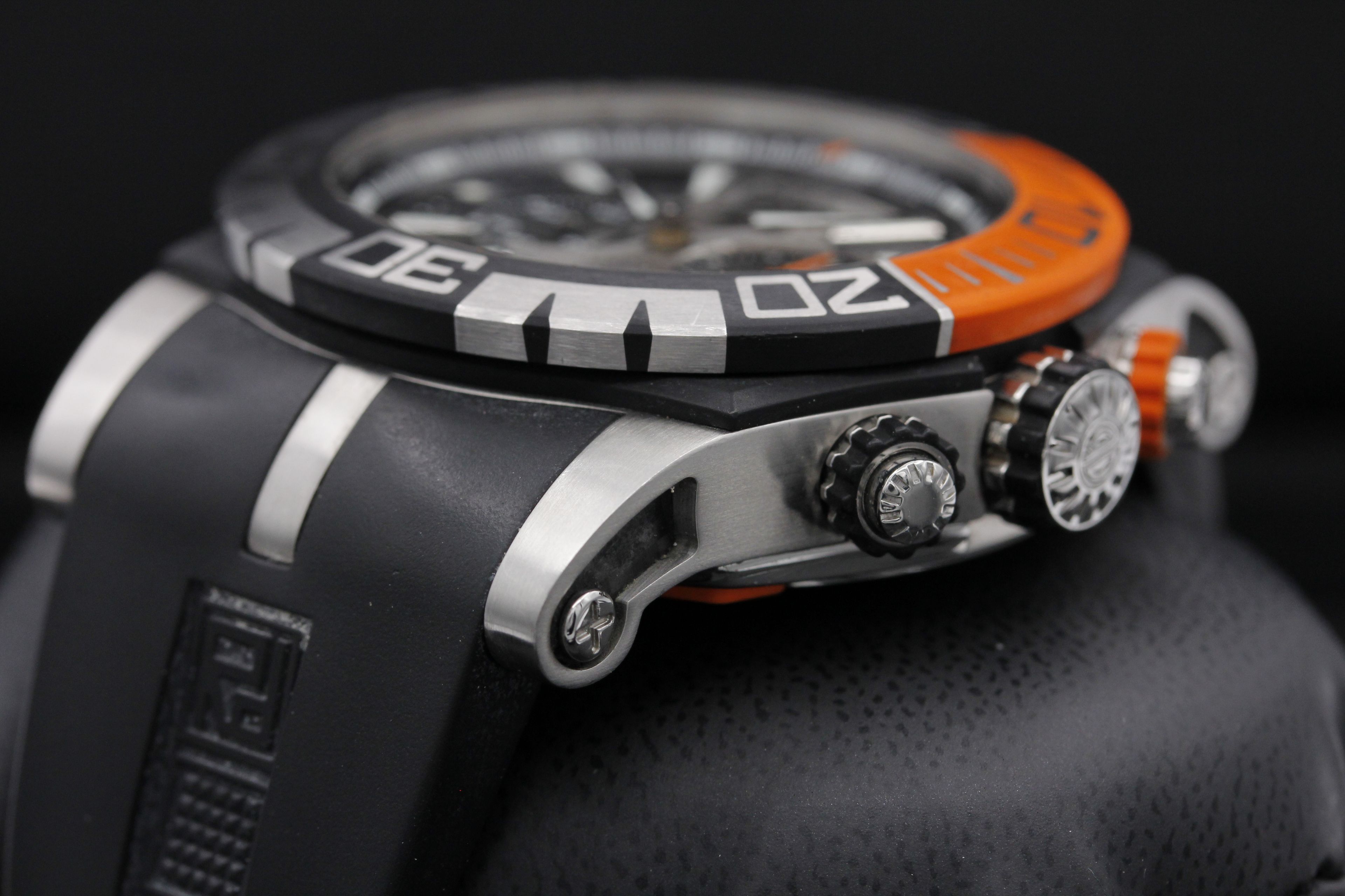 Roger Dubuis Easy Diver RDDBSE0254 Thumbnail 2