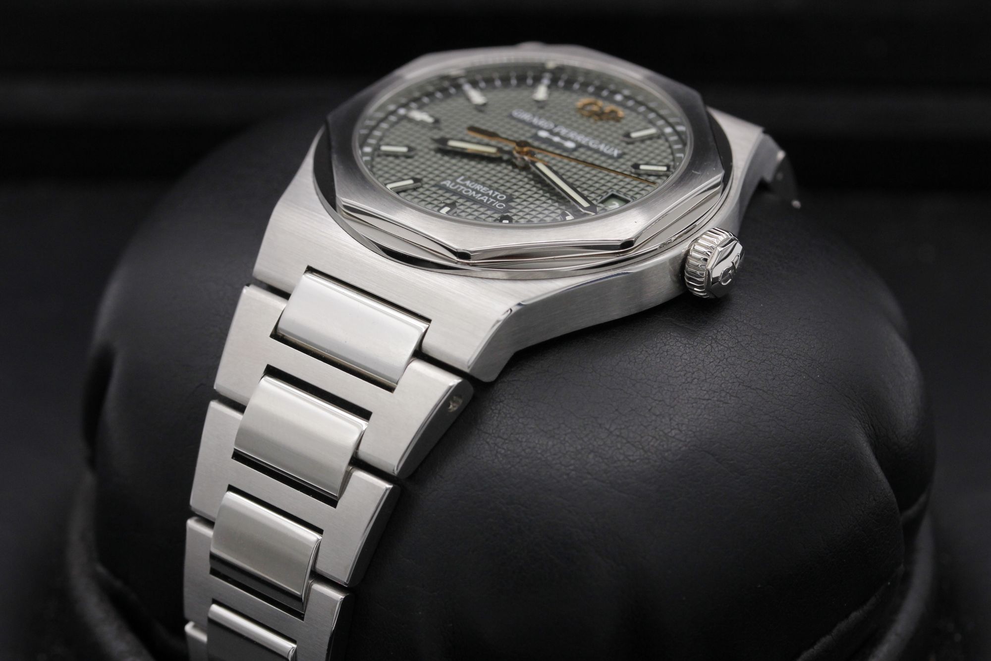 Girard Perregaux Laureato 81005-11-3407-1CM Thumbnail 2