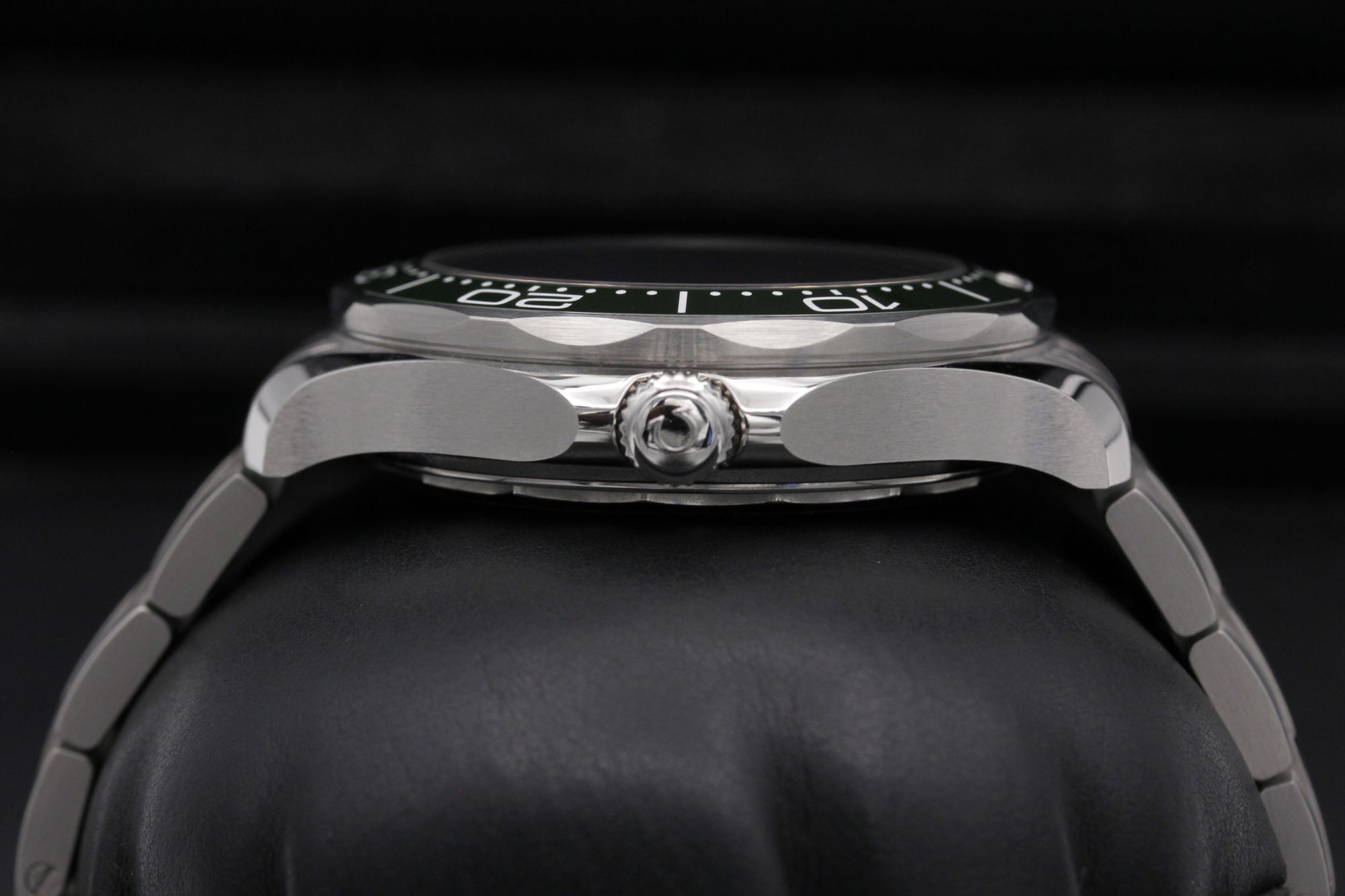 Omega Seamaster Diver 300m 210.30.42.20.10.001 Thumbnail 3