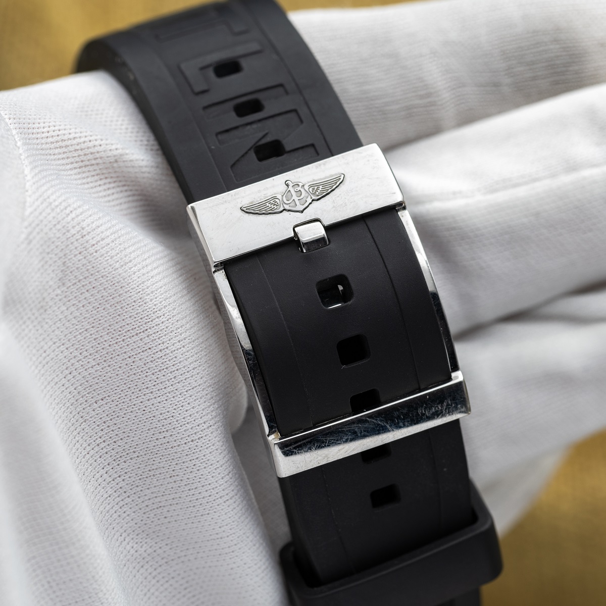 Breitling Super Avenger II A13371 Thumbnail 4