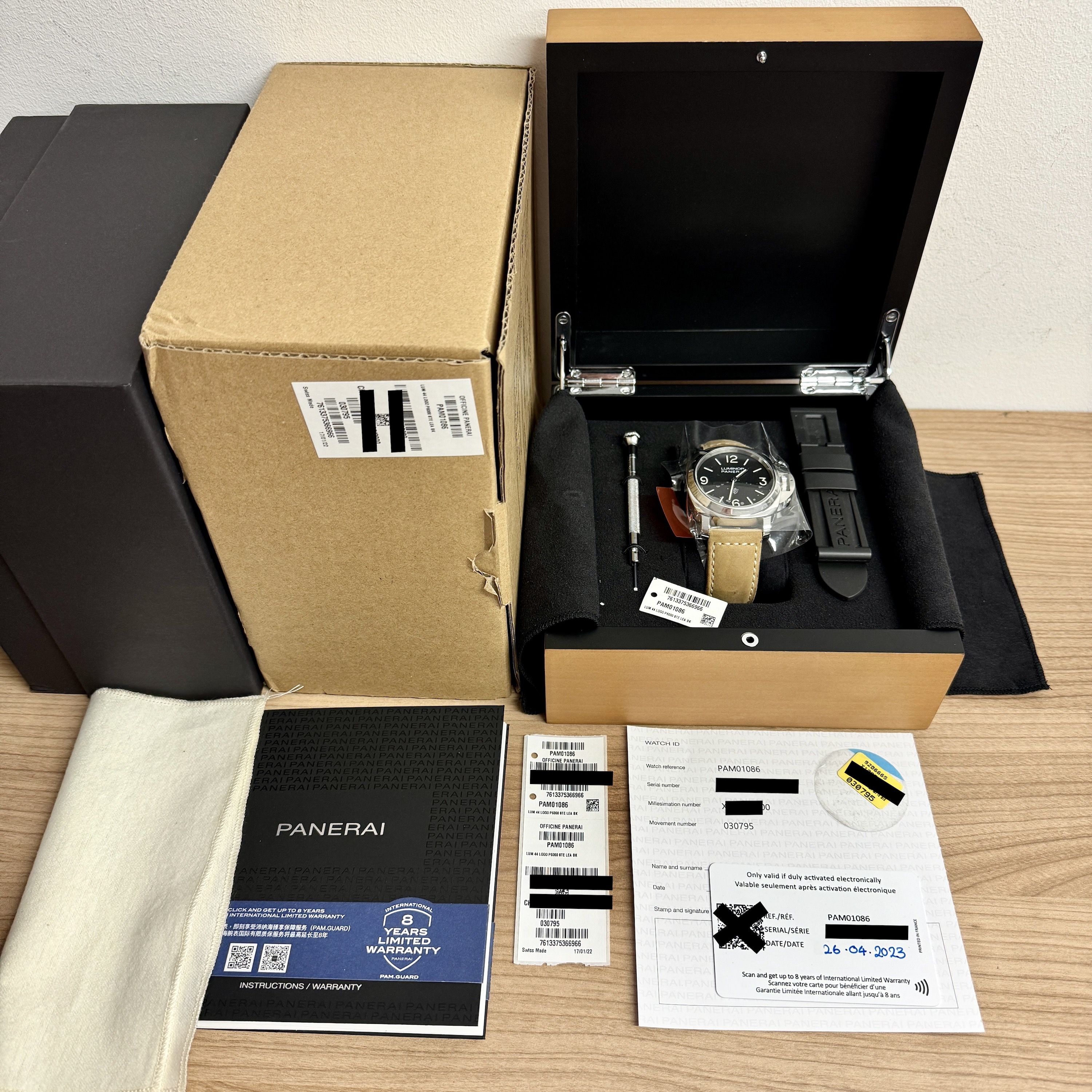 Panerai Luminor Base Logo PAM01086 Thumbnail 6