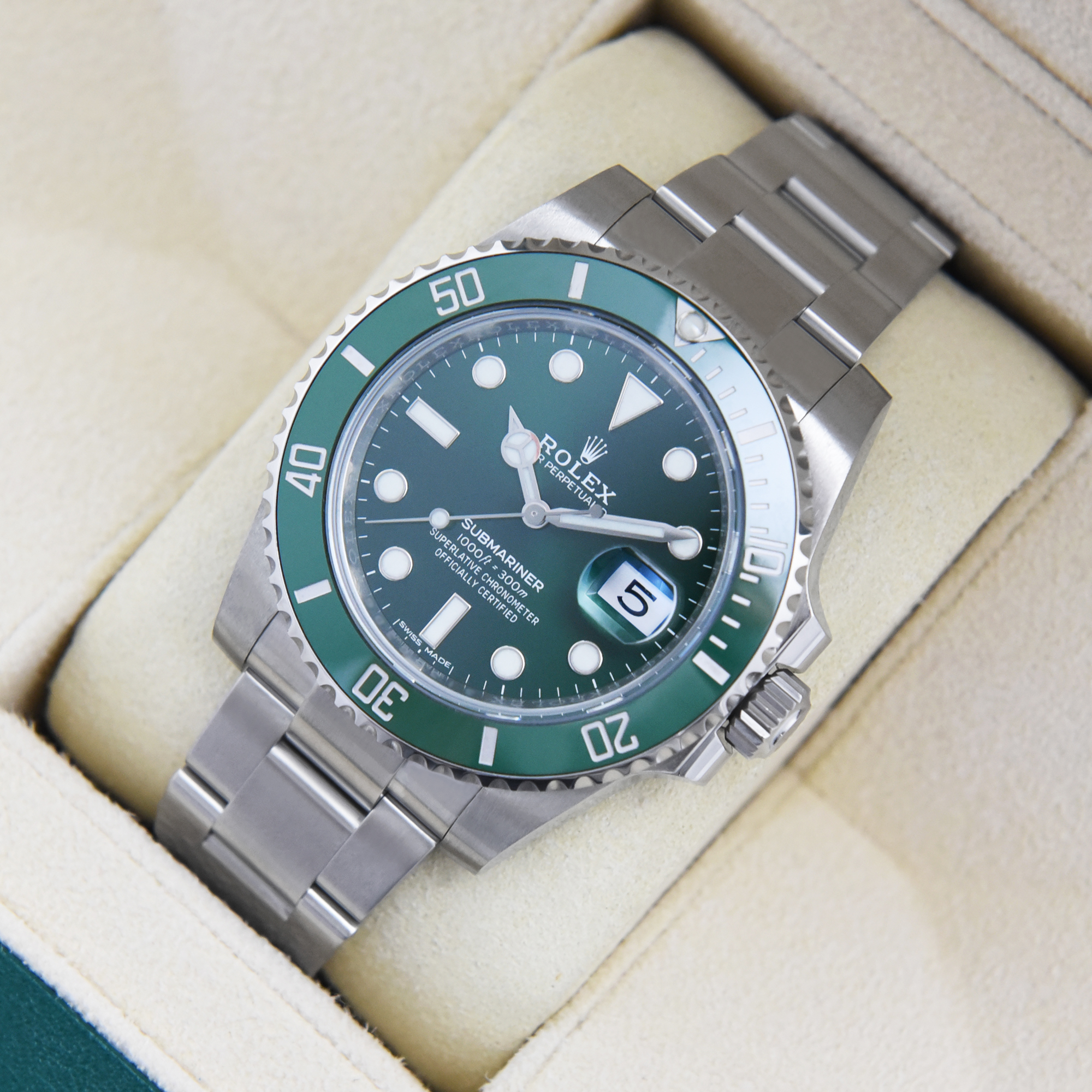 Rolex Submariner Hulk Thumbnail 4