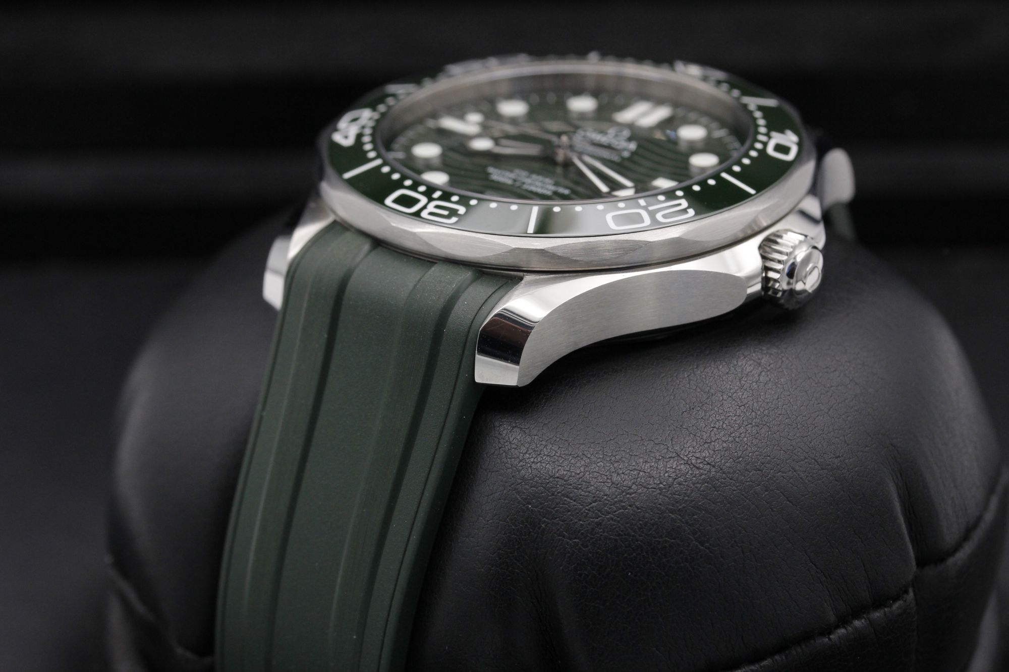 Omega Seamaster Diver 300m 210.32.42.20.10.001 Thumbnail 2