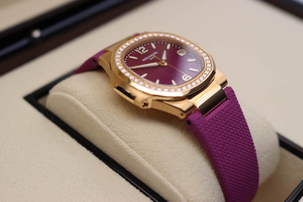 Patek Philippe Nautilus 7010R-013 Thumbnail 2