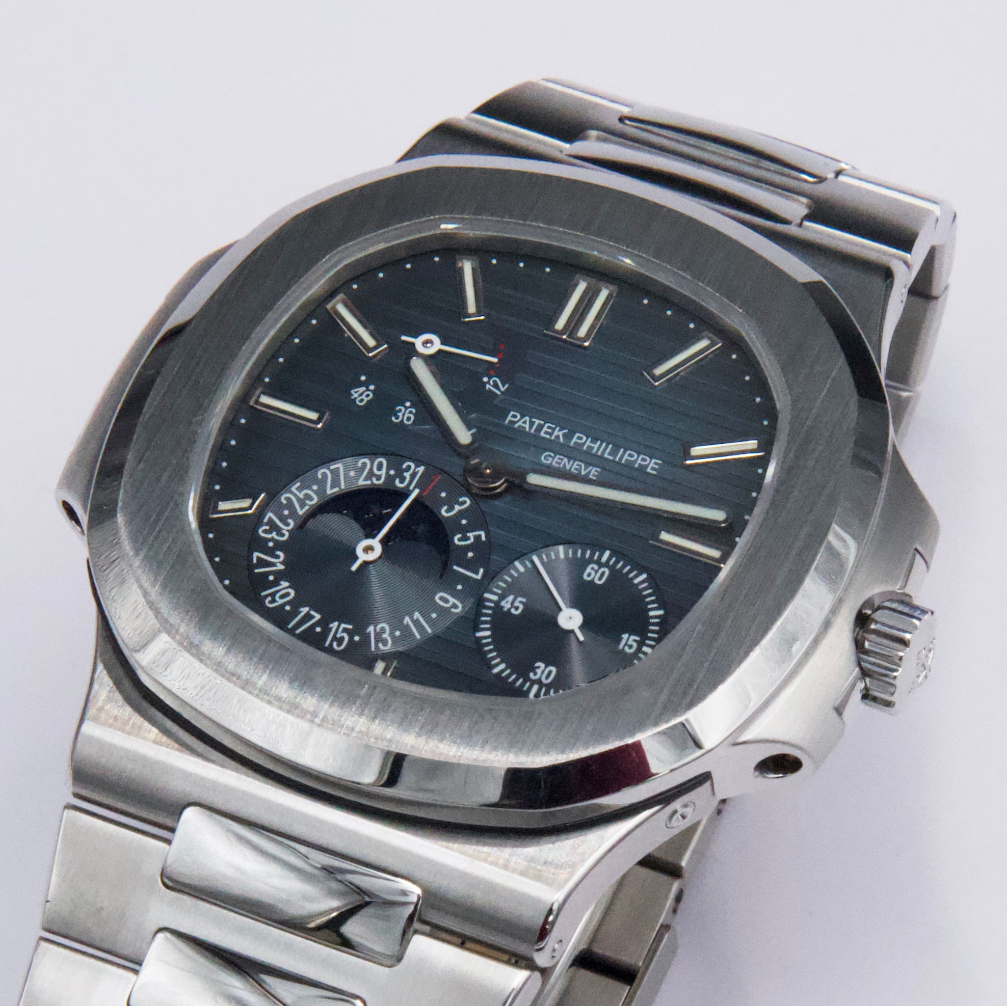 Patek Philippe Nautilus 5712/1A-001 Thumbnail 3