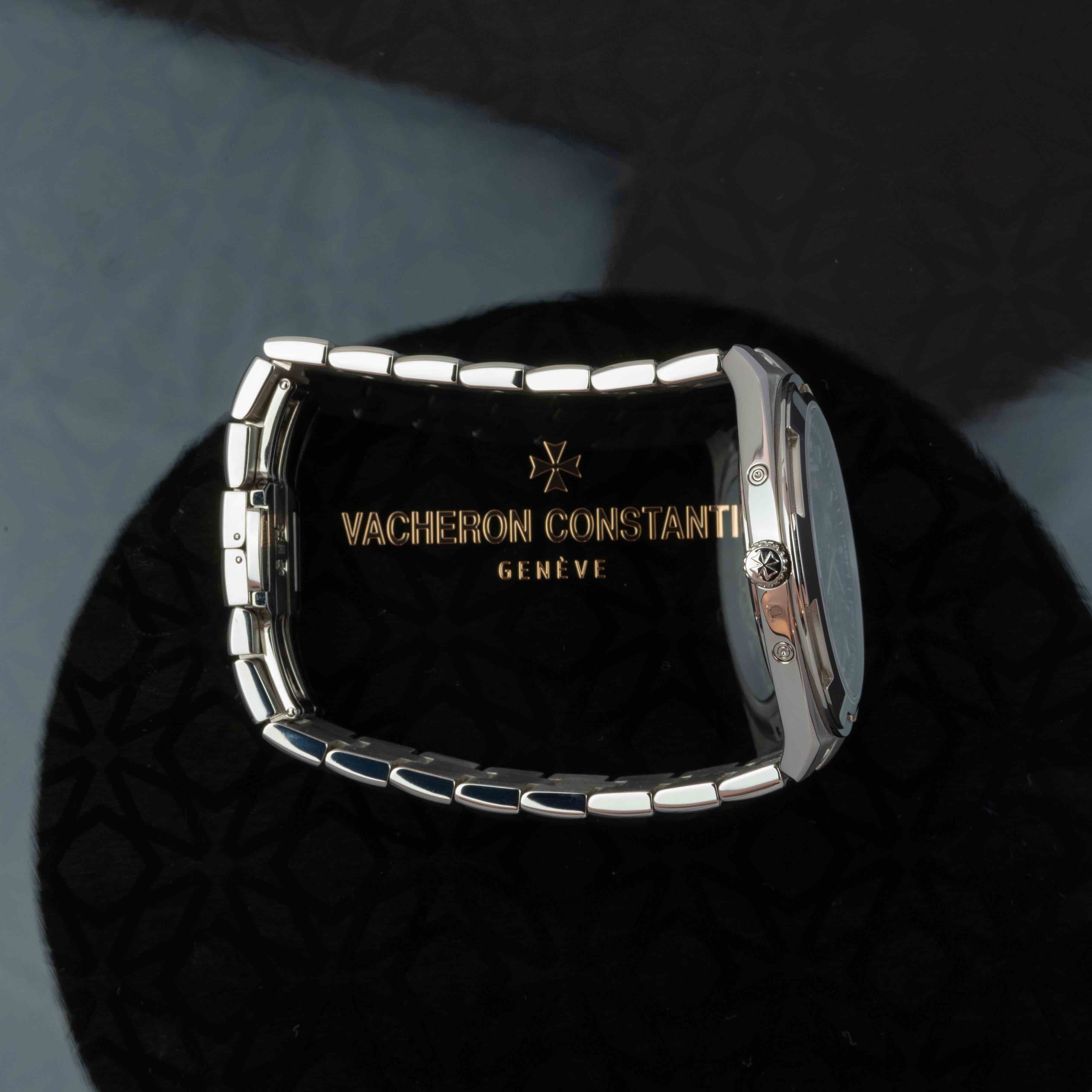 Vacheron Constantin Overseas 4300V/120G-B945 Thumbnail 2