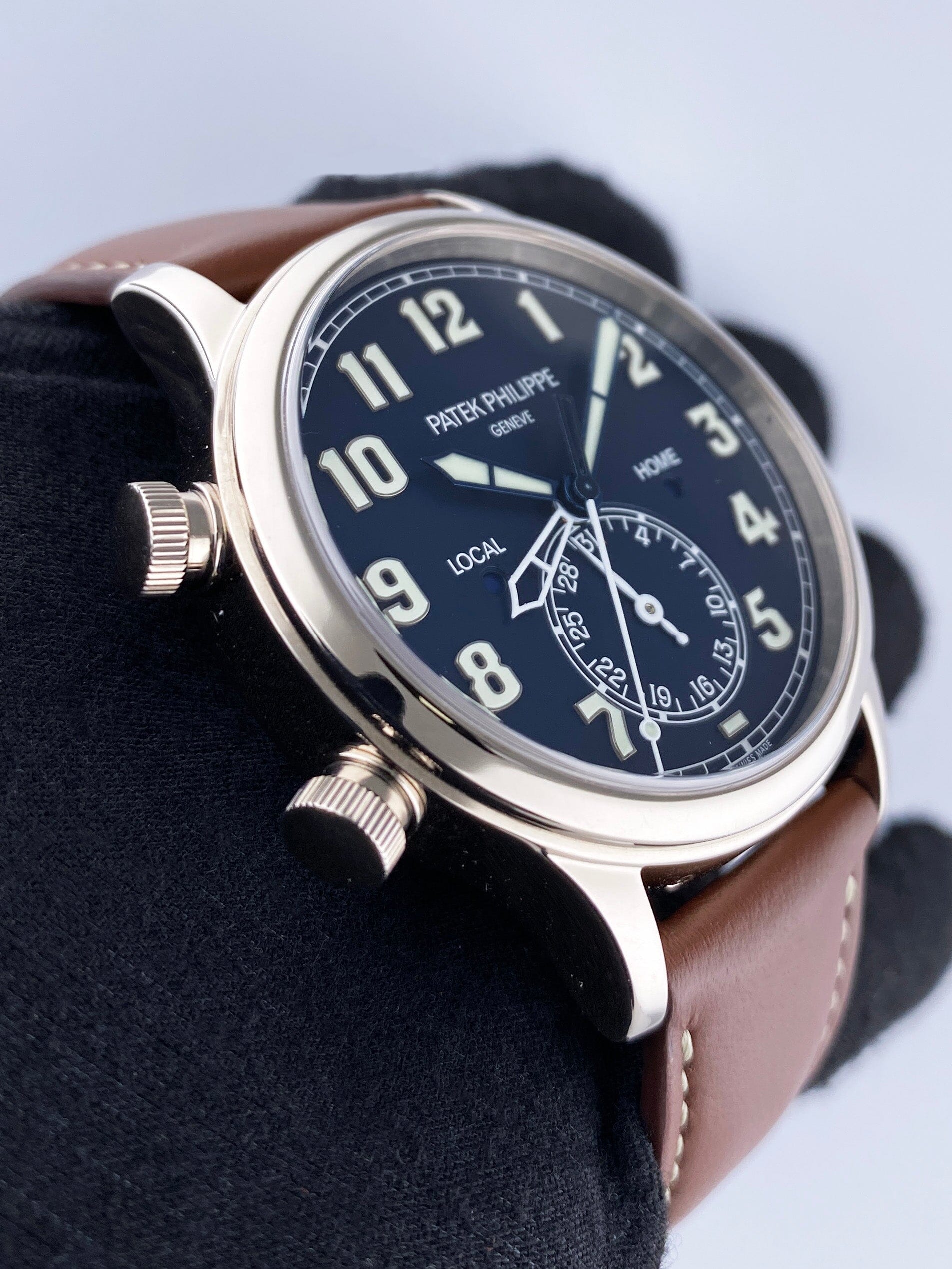 Patek Philippe Complications 5524G-001 Thumbnail 3