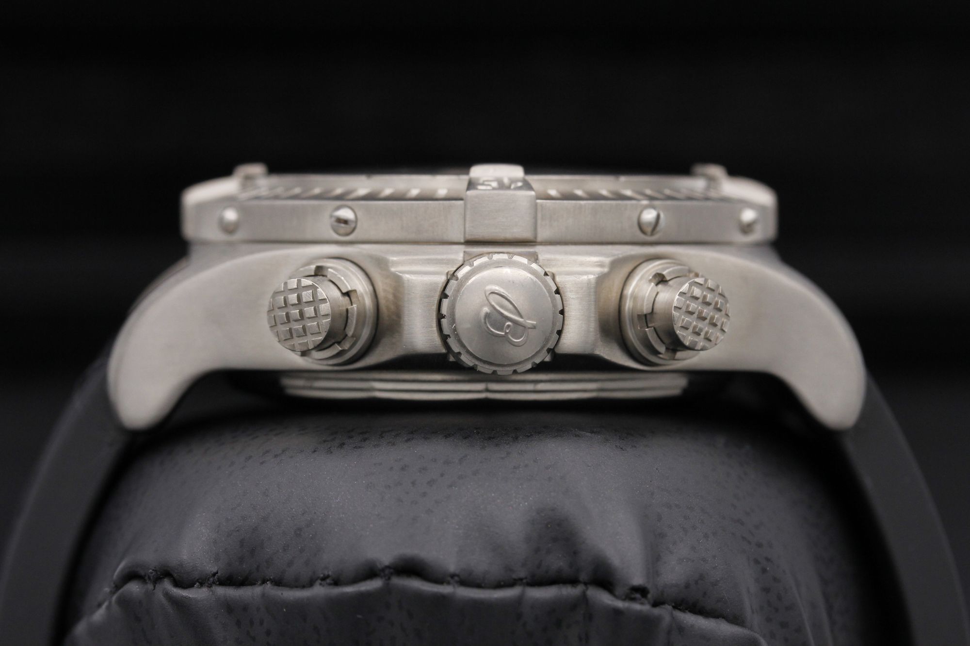Breitling Chrono Avenger E13360 Thumbnail 3