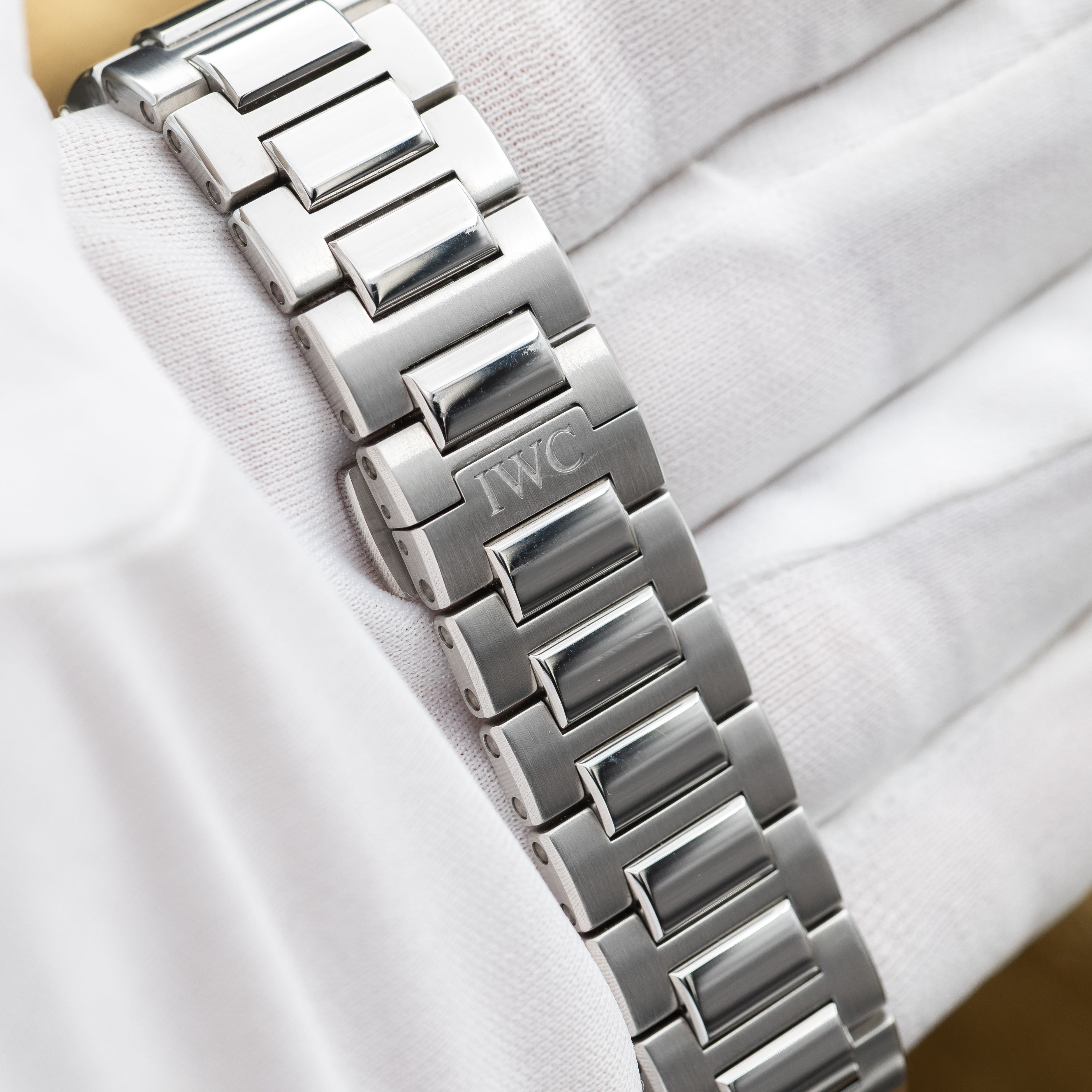 IWC Ingenieur IW328903 Thumbnail 3