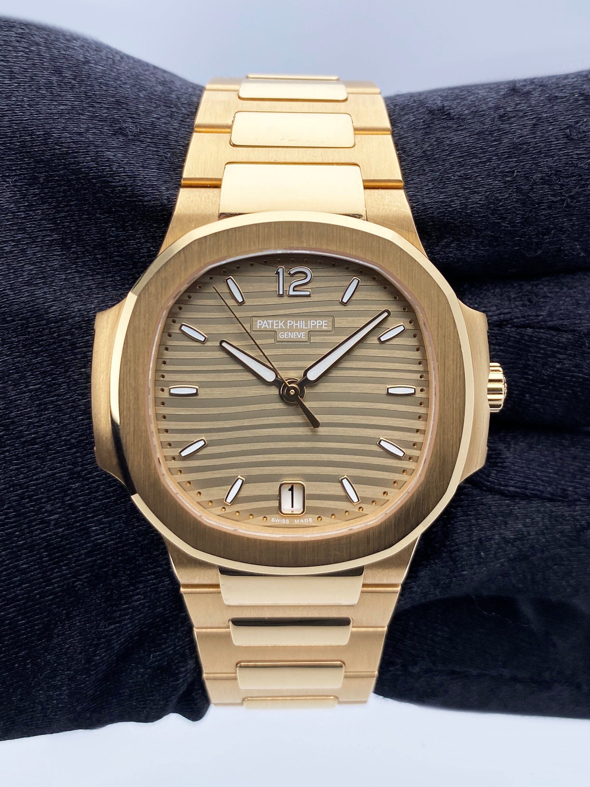 Patek Philippe Nautilus 7118/1R-010 Thumbnail 2