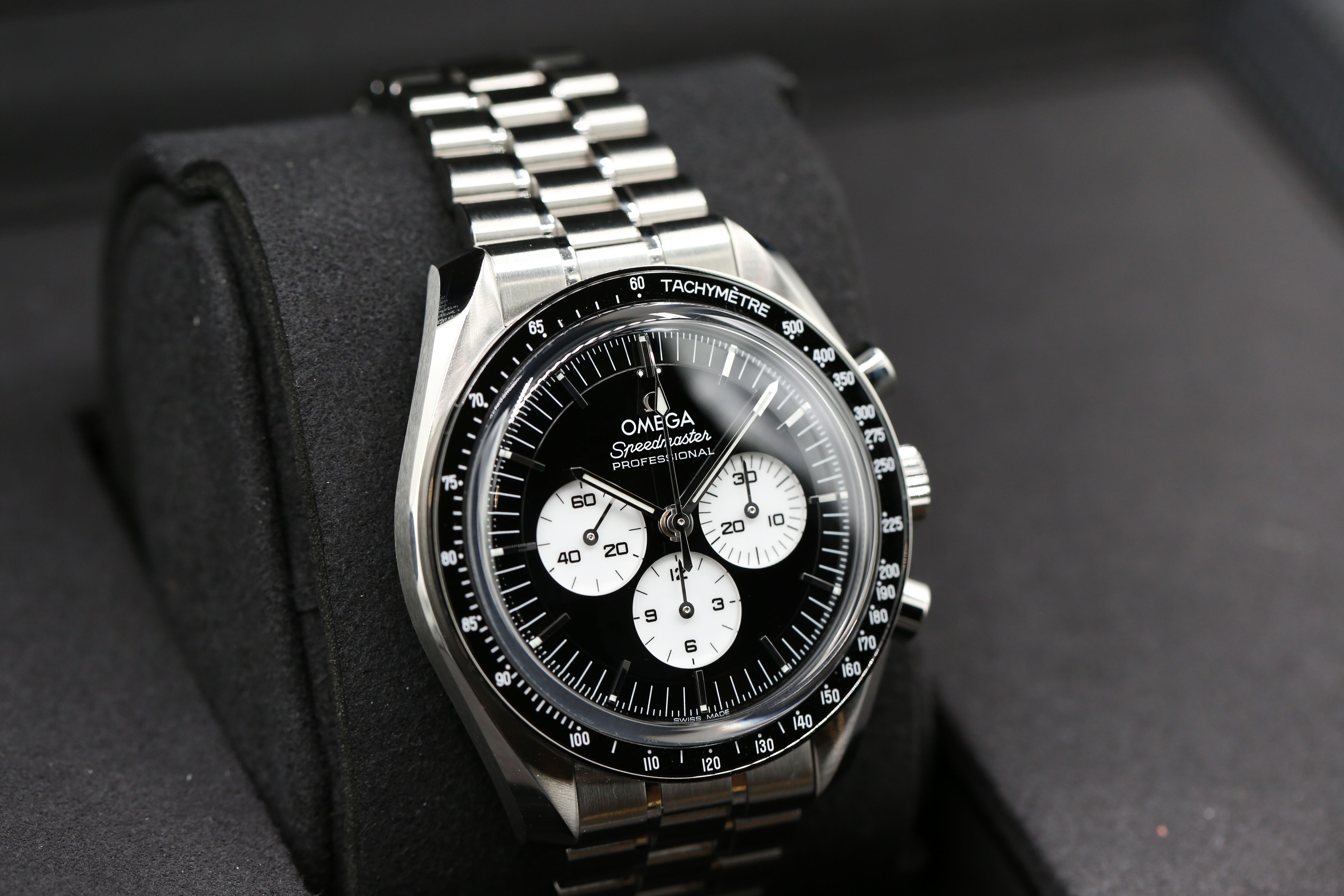 Omega Speedmaster Moonwatch Professional 310.30.42.50.01.004 Thumbnail 2