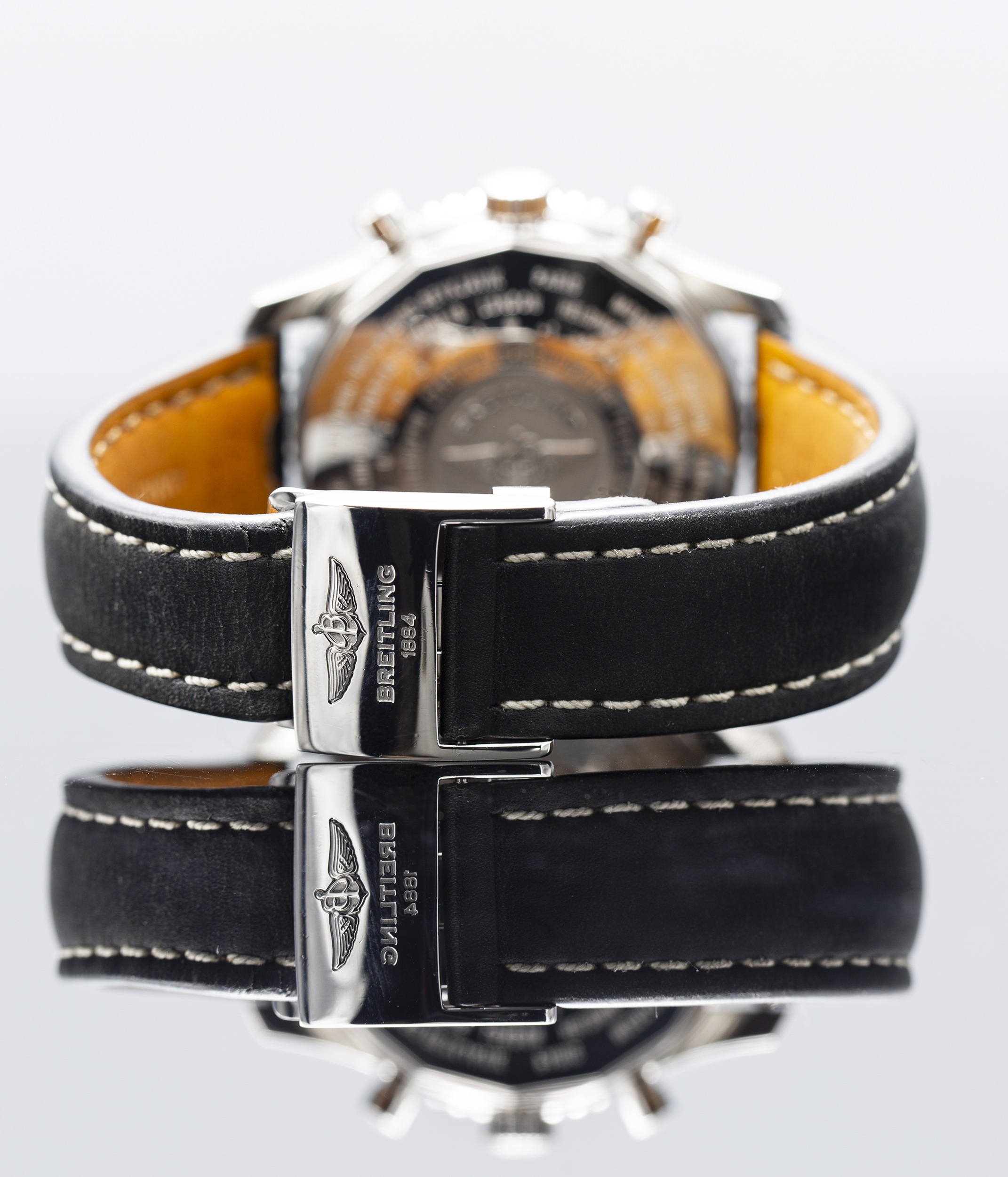 Breitling Navitimer World K24322 Thumbnail 3