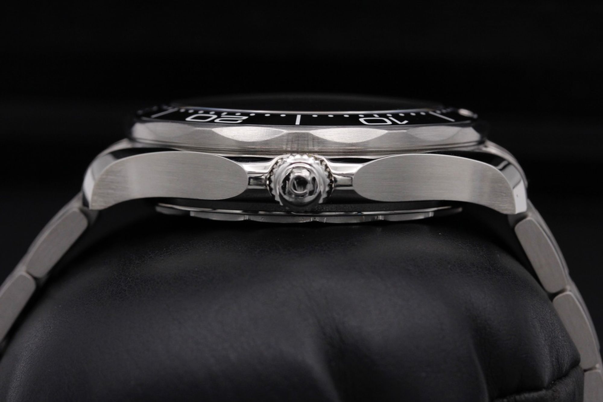 Omega Seamaster Diver 300m 210.30.42.20.01.001 Thumbnail 3