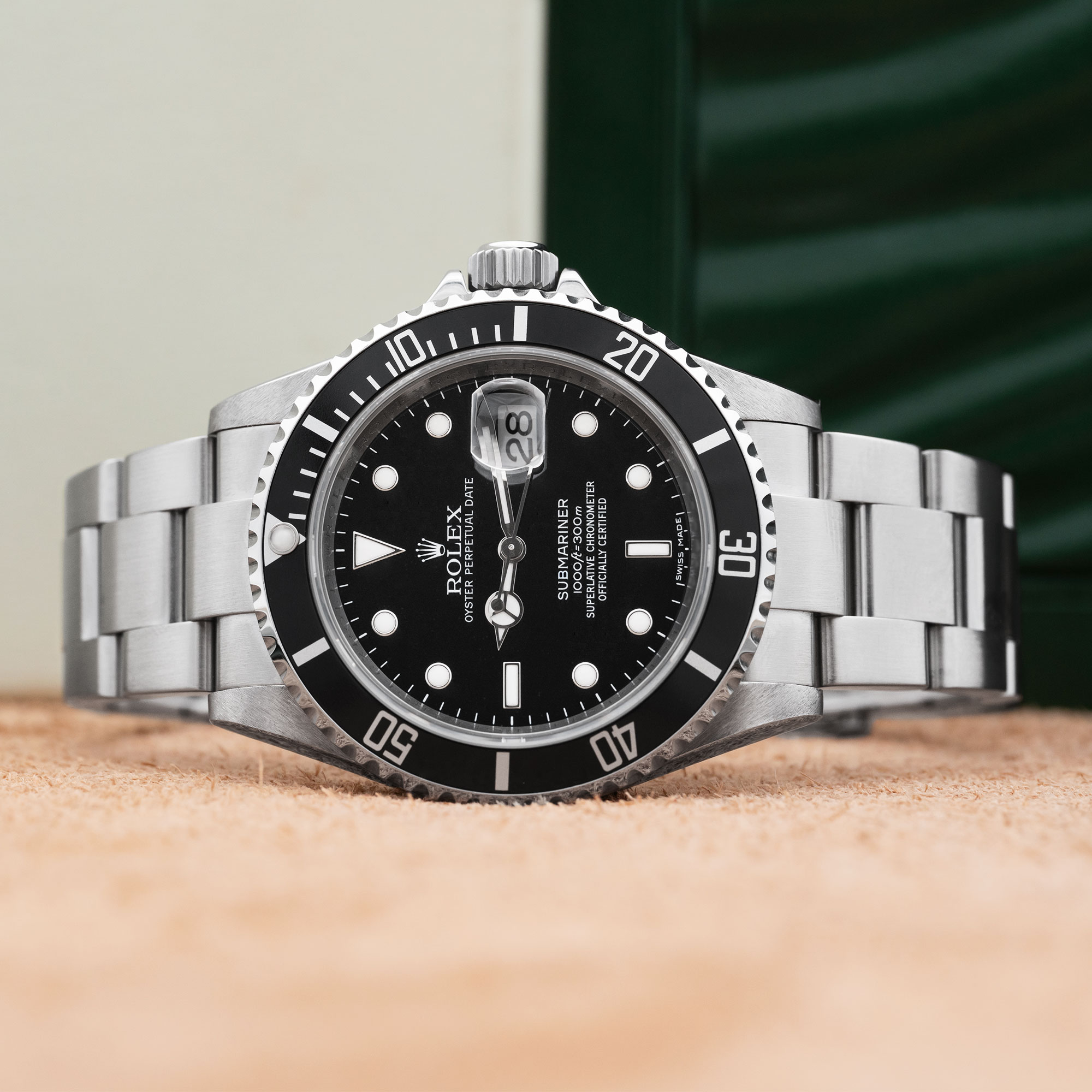 Rolex Submariner 16610 Thumbnail 2