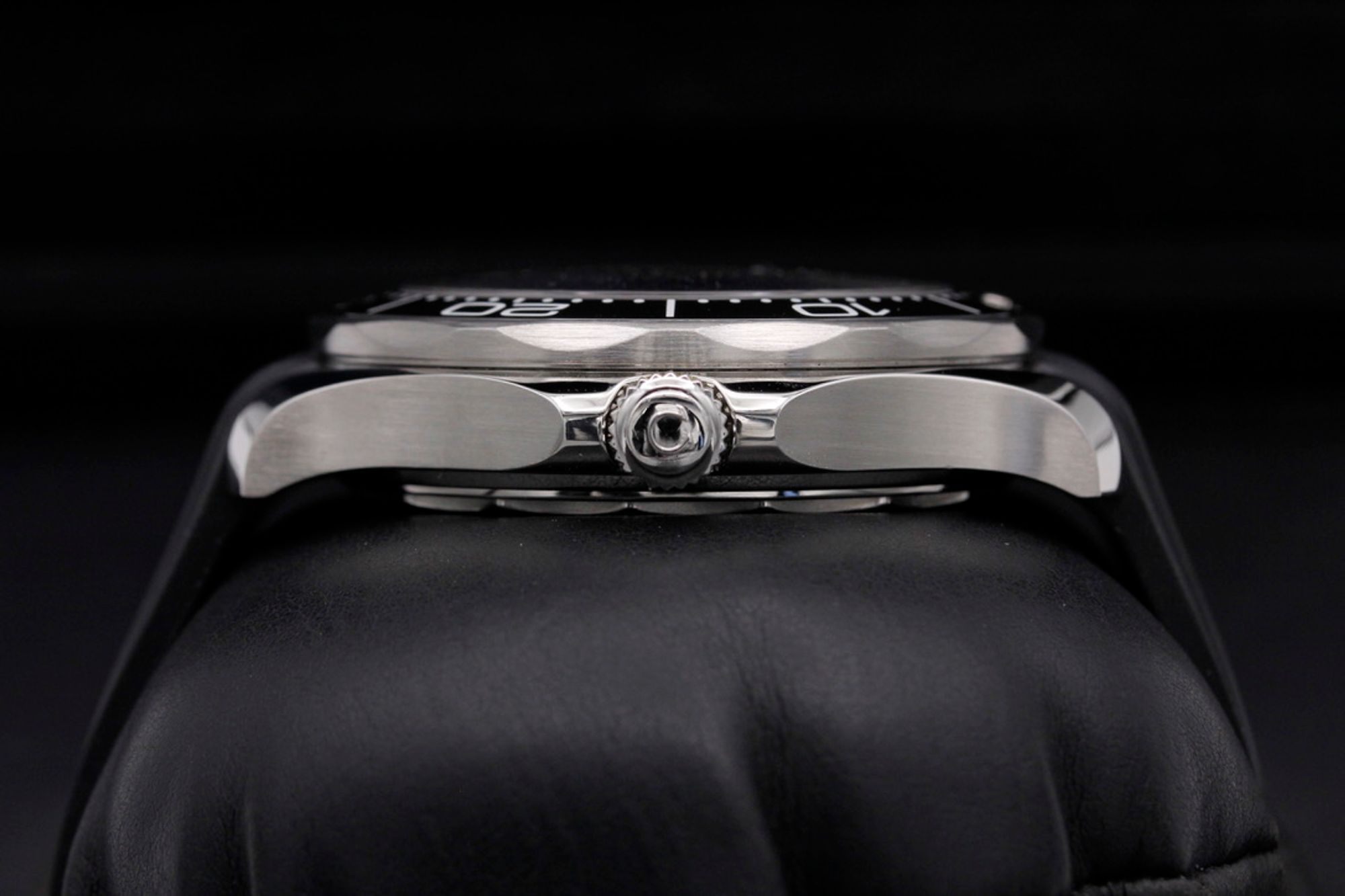 Omega Seamaster Diver 300m 210.32.42.20.04.001 Thumbnail 3