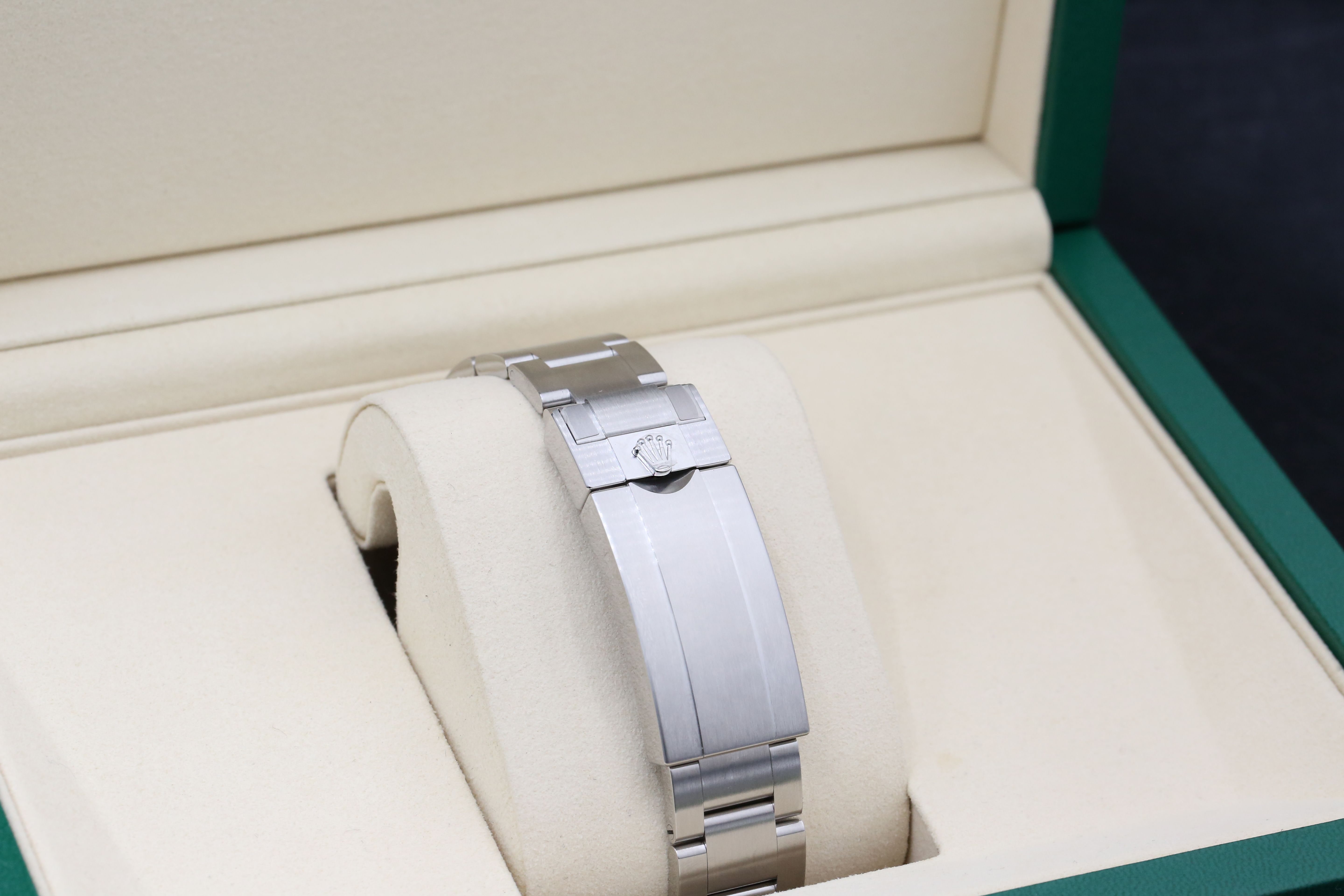 Rolex Submariner 124060 Thumbnail 3