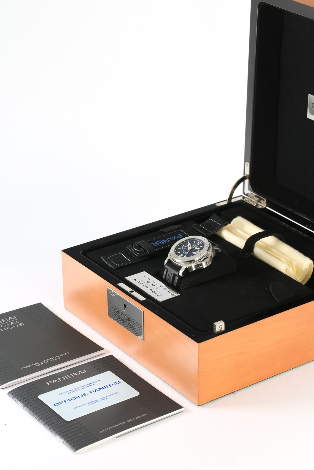 Panerai Luminor GMT PAM00252 Thumbnail 5