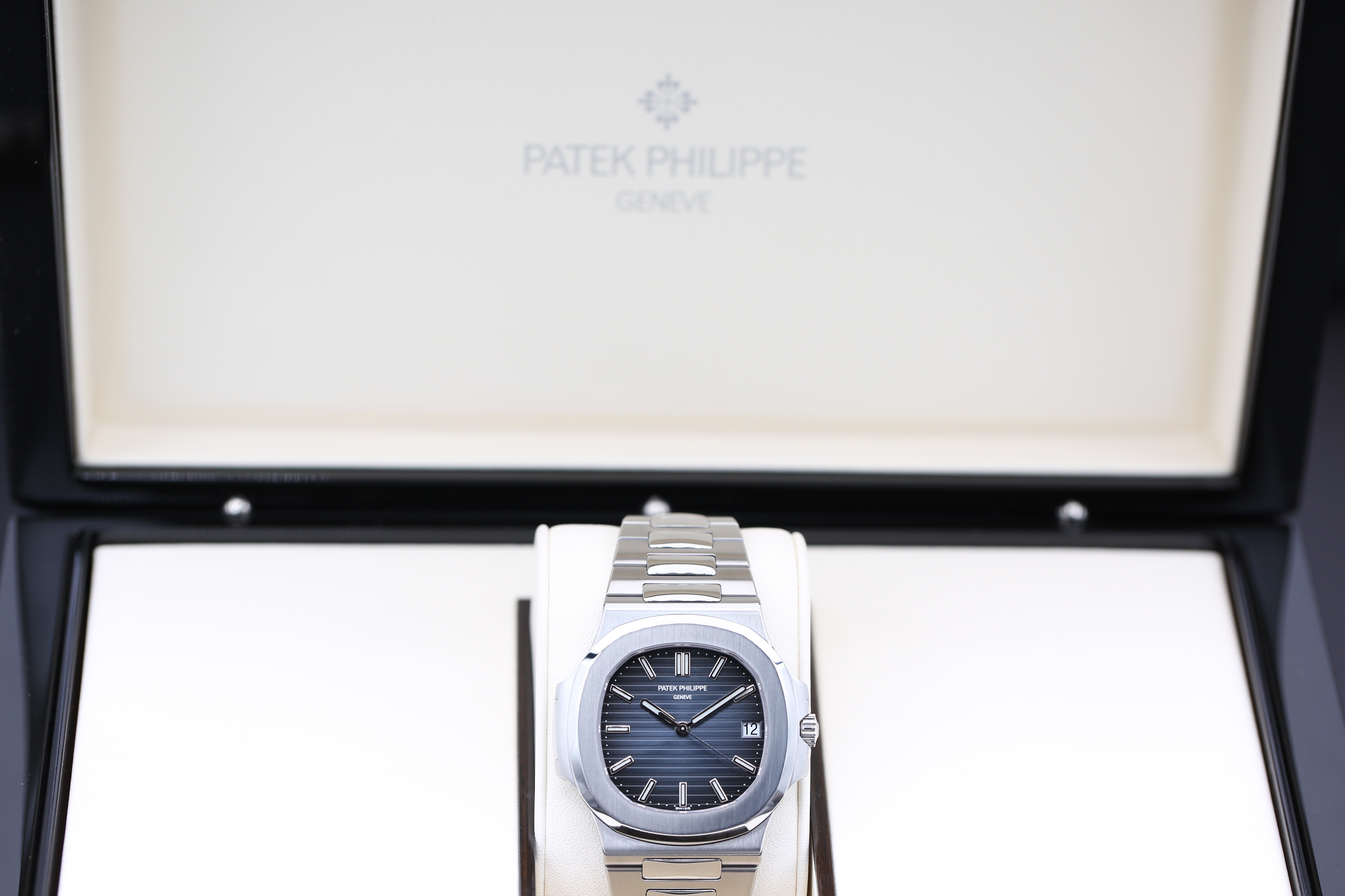 Patek Philippe Nautilus 5711/1A-010 Thumbnail 4