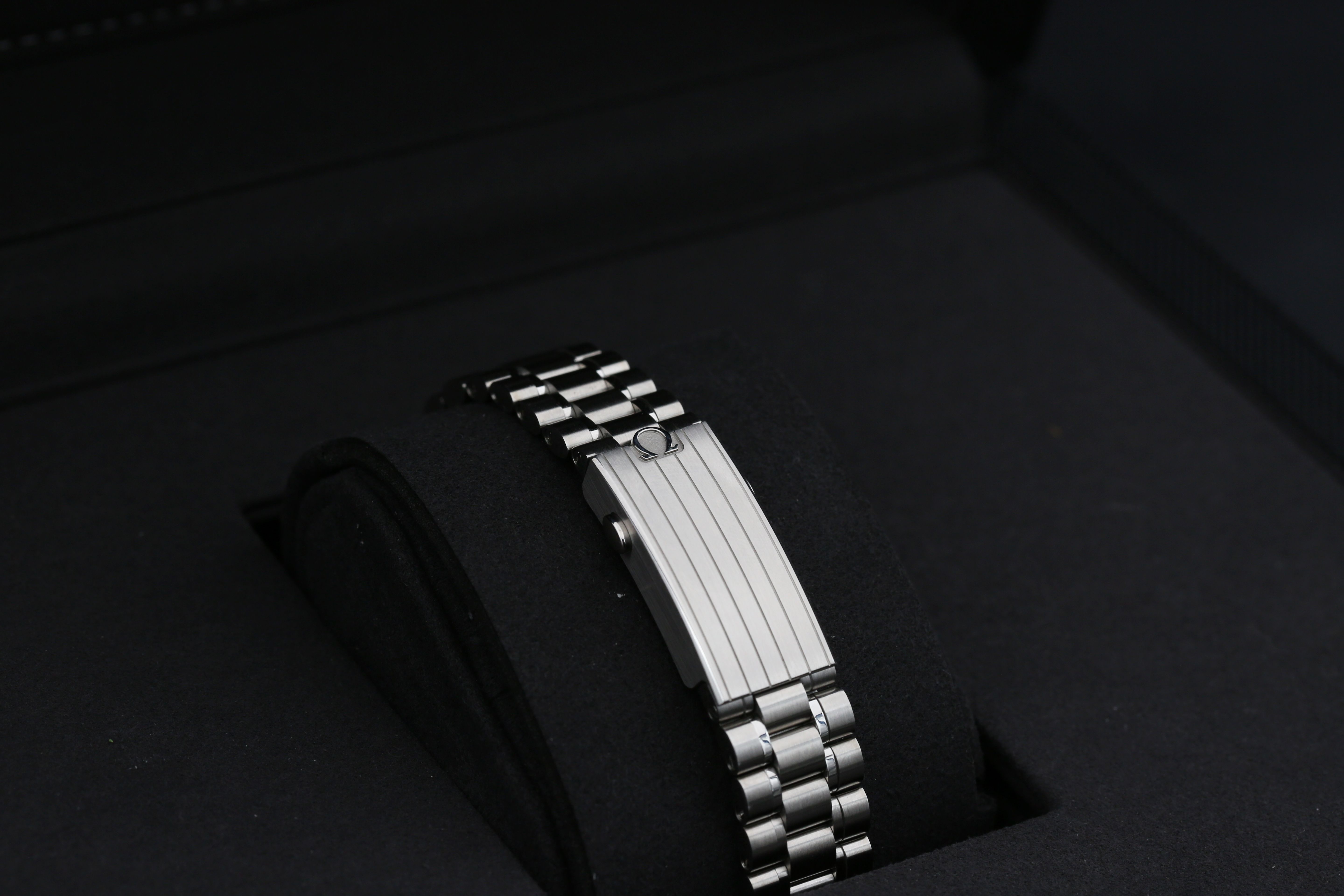 Omega Speedmaster Moonwatch Professional 310.30.42.50.01.004 Thumbnail 3