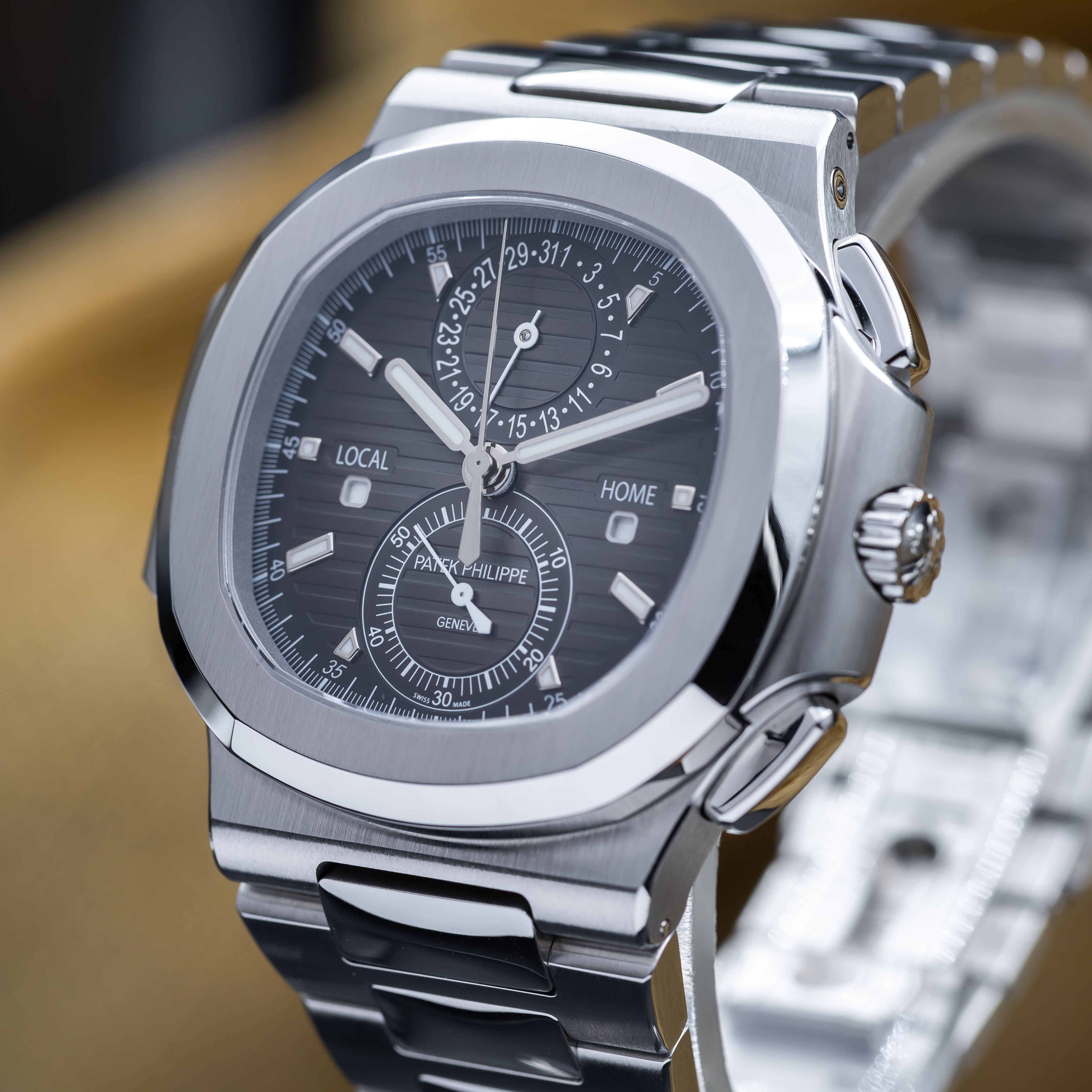 Patek Philippe Nautilus 5990/1A-001 Thumbnail 2