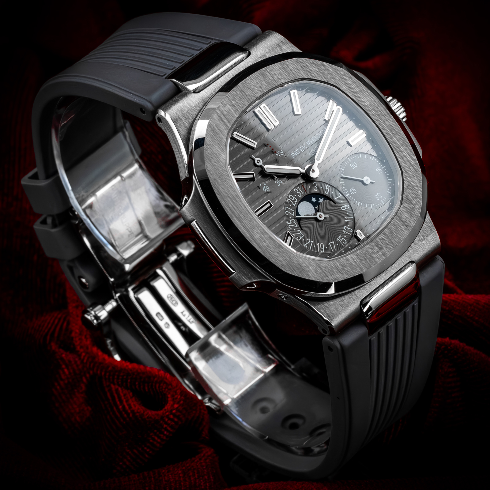 Patek Philippe Nautilus 5712G-001 Thumbnail 2
