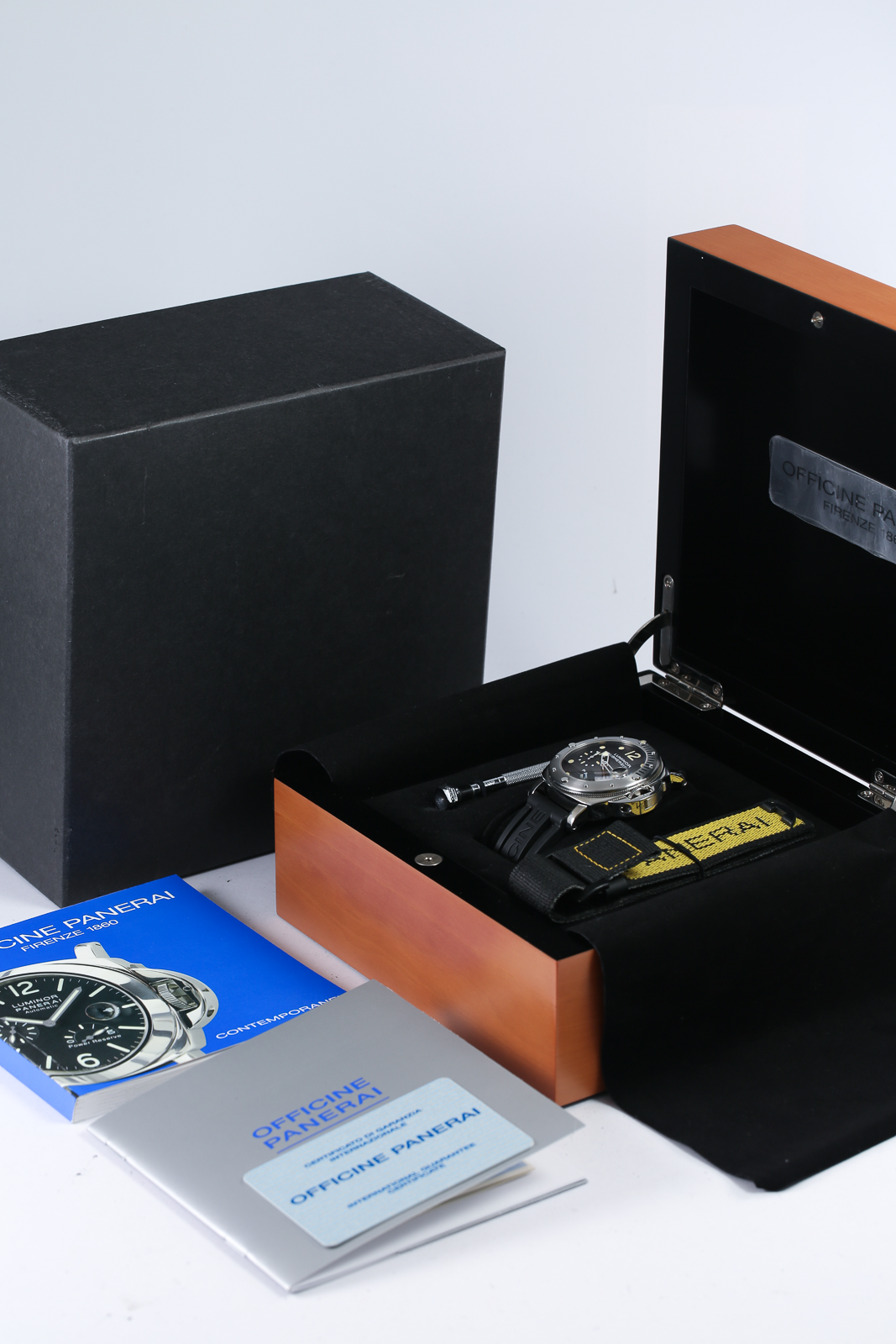 Panerai Luminor Submersible PAM00024 Thumbnail 5