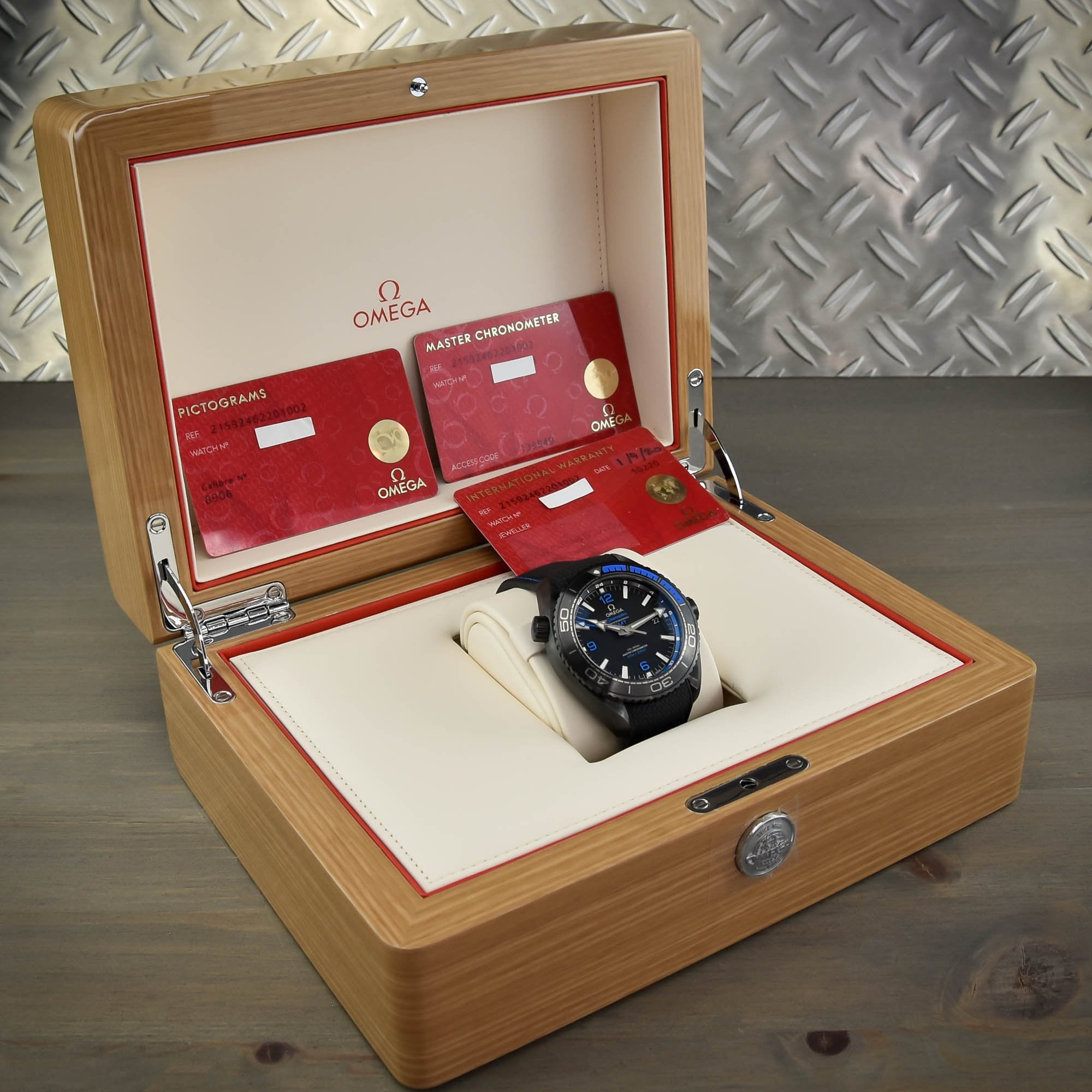 Omega Planet Ocean 215.92.46.22.01.002 Thumbnail 5