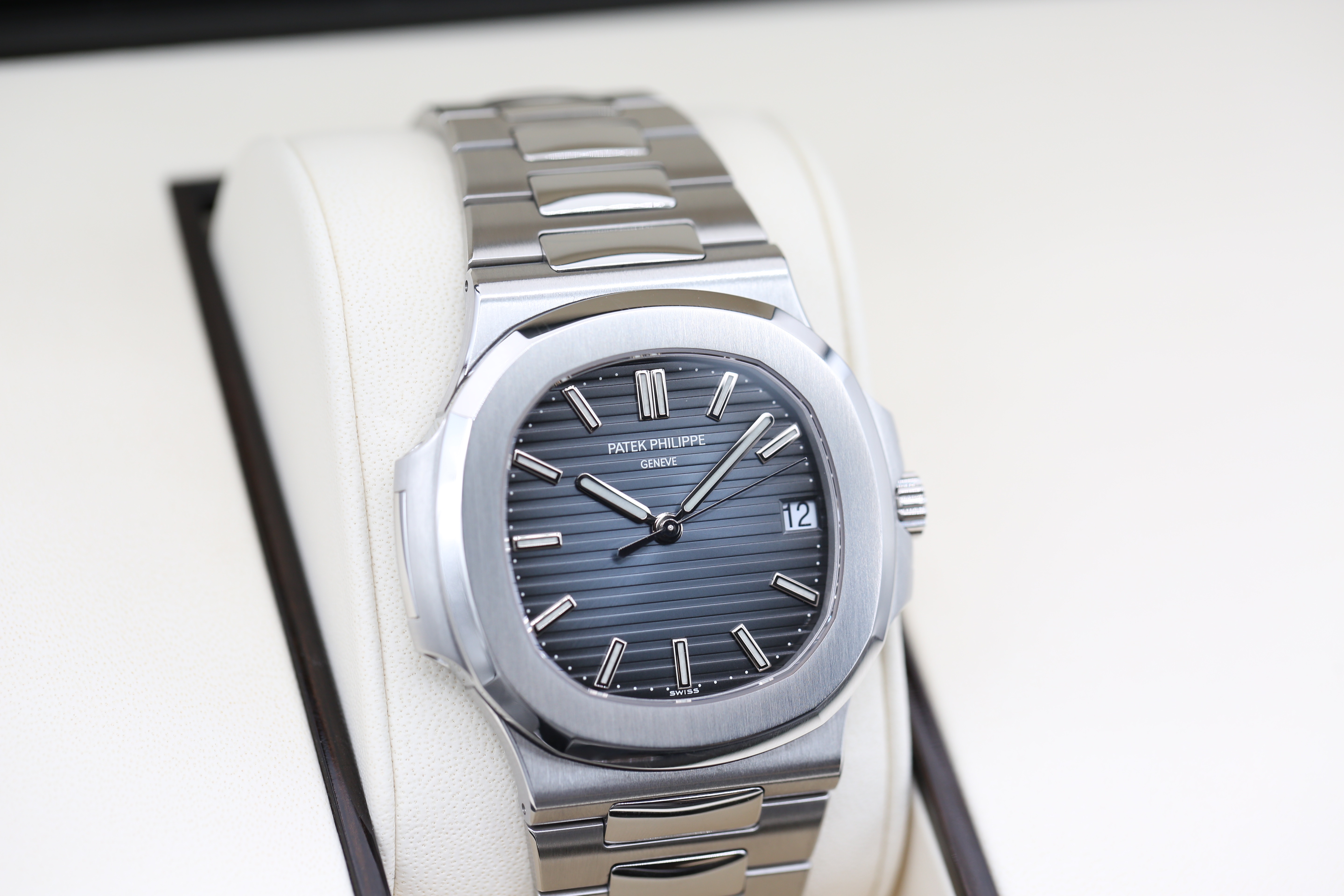 Patek Philippe Nautilus 5711/1A-010 Thumbnail 2
