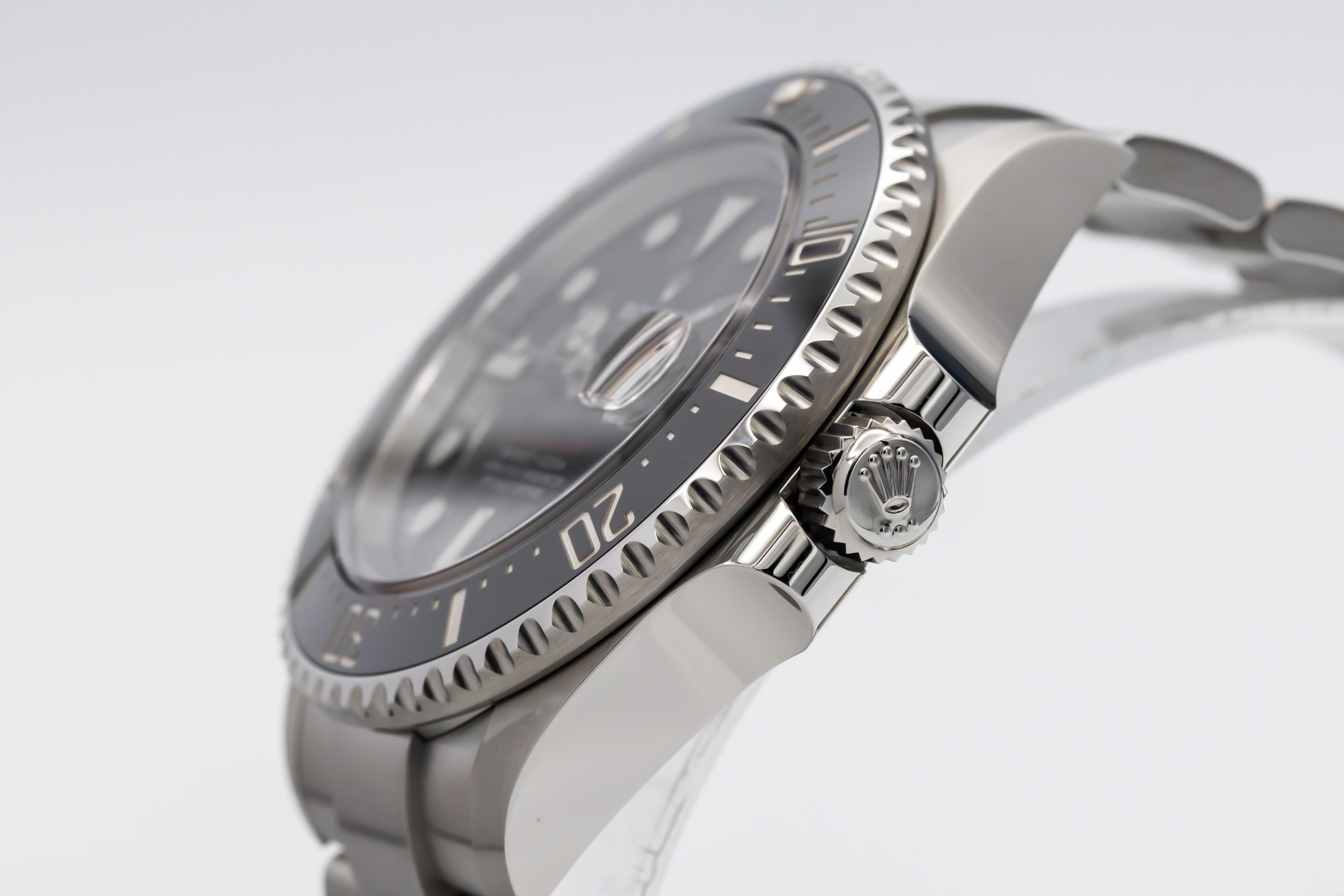 Rolex Sea-Dweller 126600 Thumbnail 2