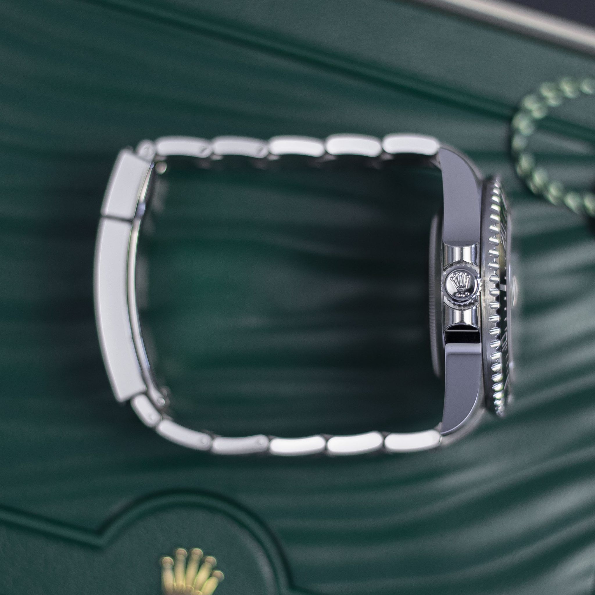 Rolex Sea-Dweller 126600 Thumbnail 2
