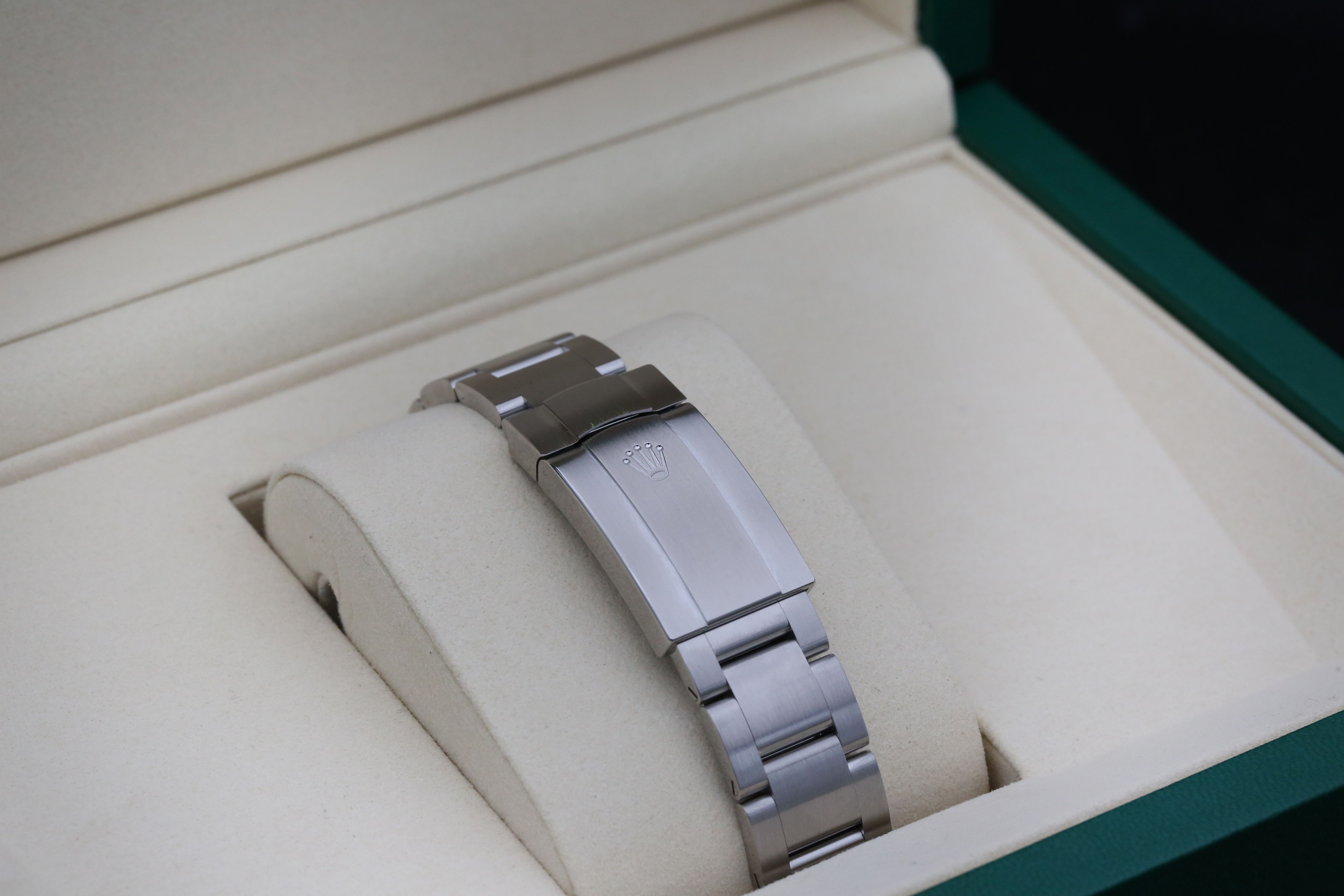 Rolex Oyster Perpetual 126000 Thumbnail 3