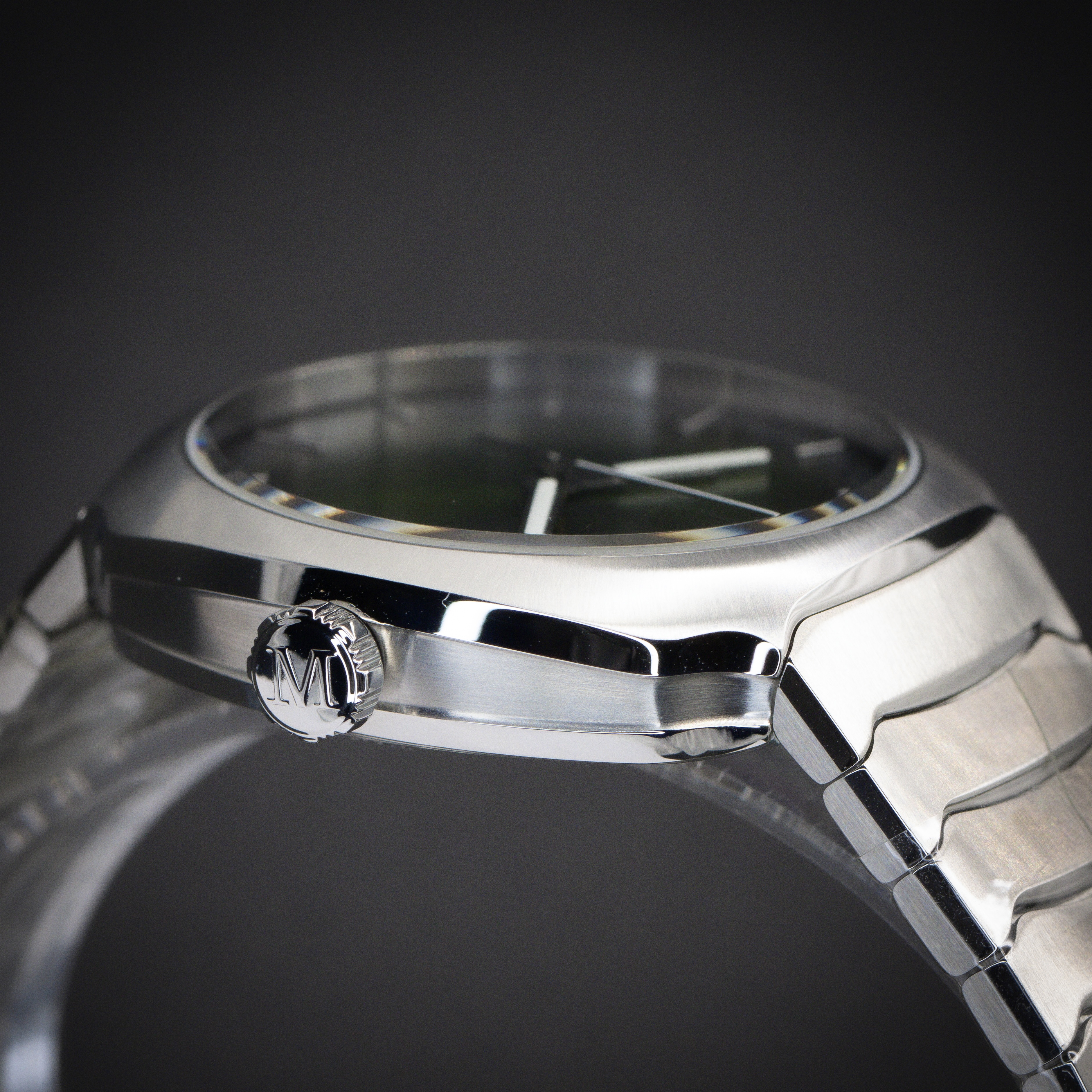 H. Moser and Cie Streamliner 6201-1200 Thumbnail 2