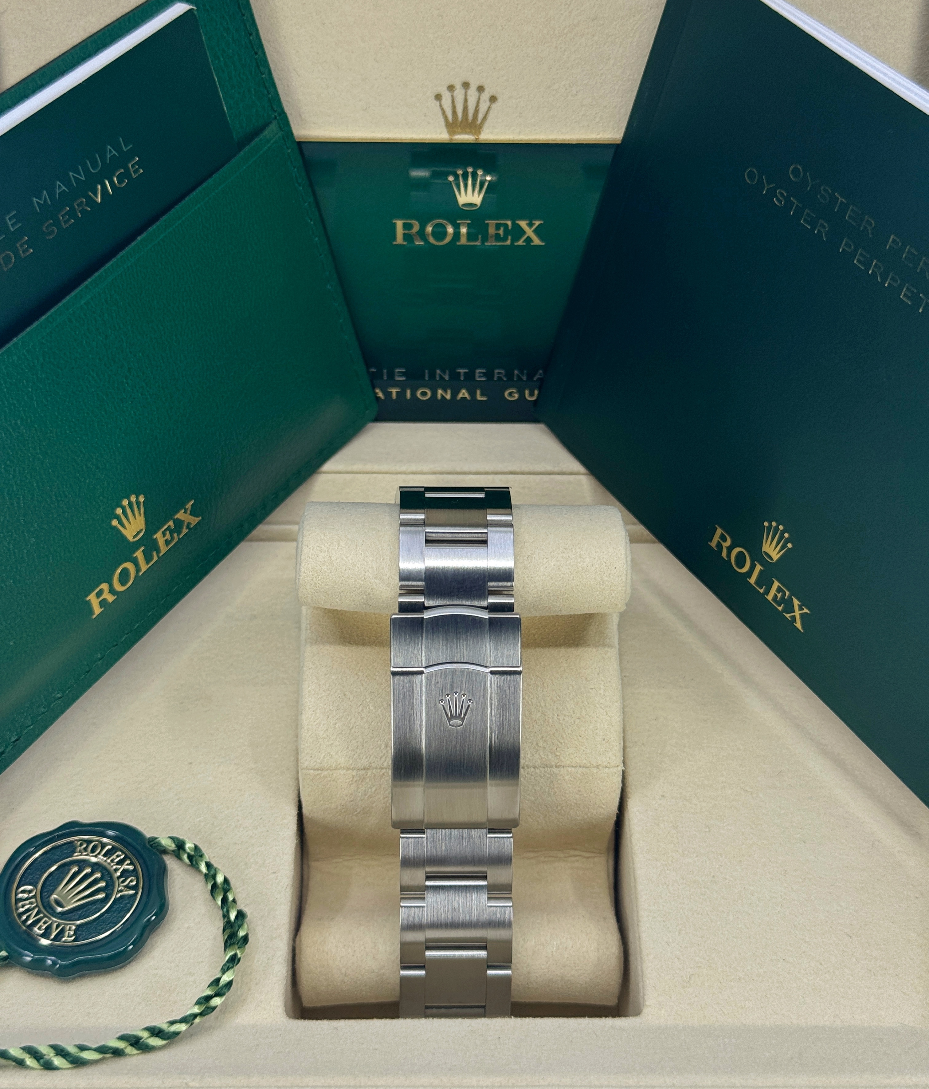 Rolex Oyster Perpetual 41 134300 Thumbnail 3