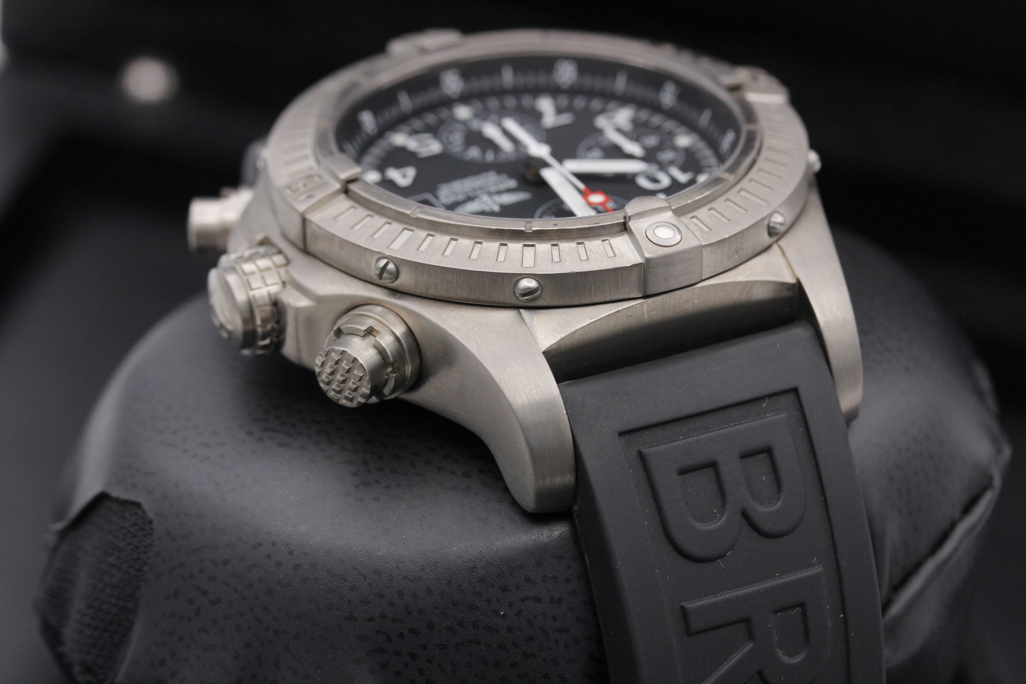 Breitling Chrono Avenger E13360 Thumbnail 4