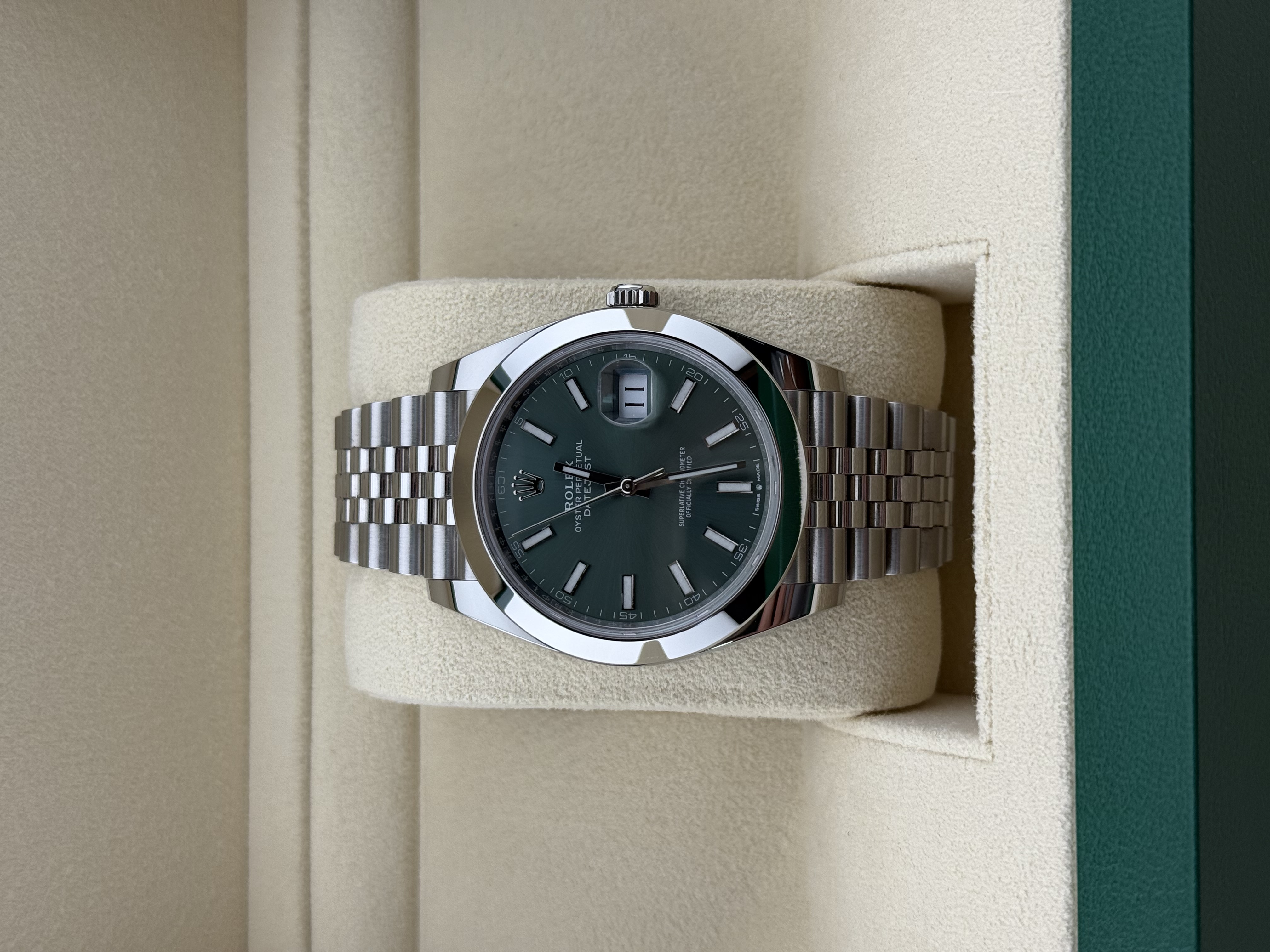 Rolex Datejust 41 126300 Thumbnail 2