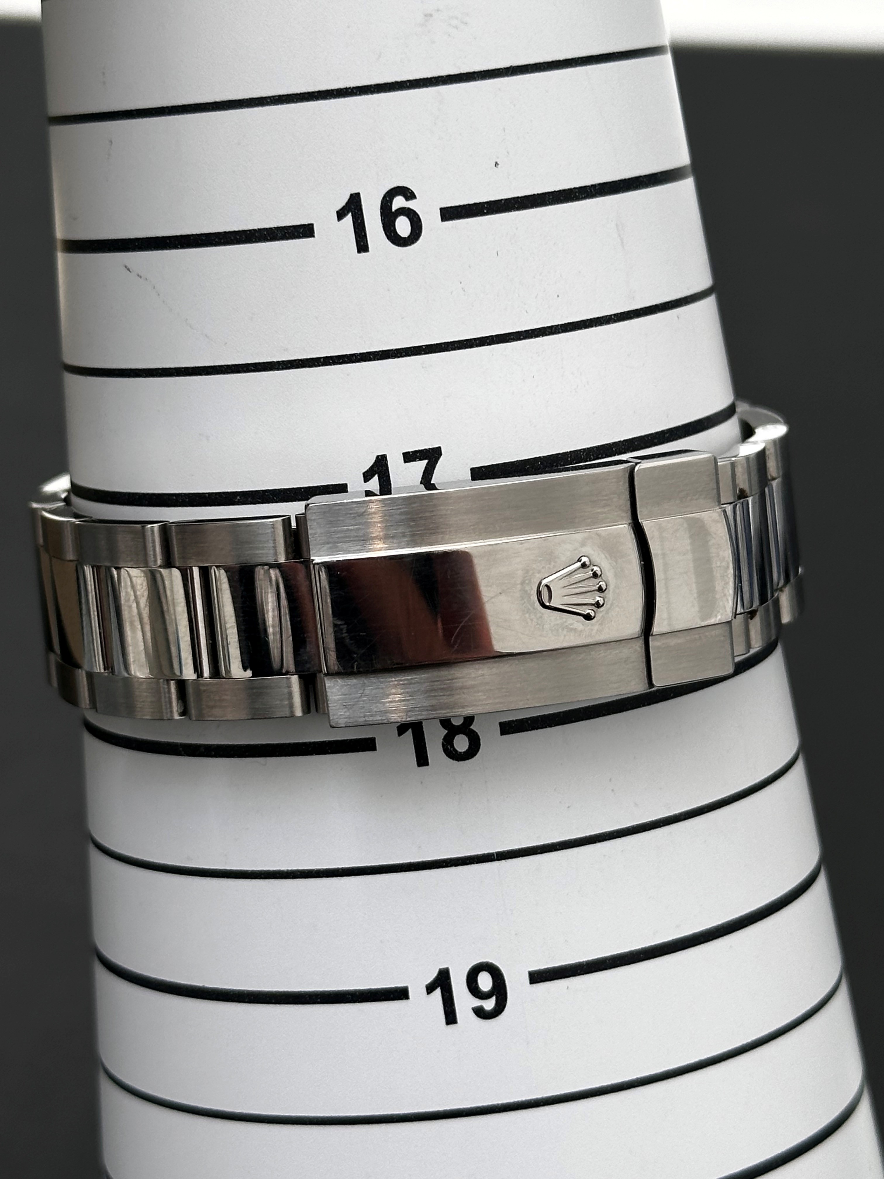 Rolex Oyster Perpetual Date 115200 Thumbnail 6