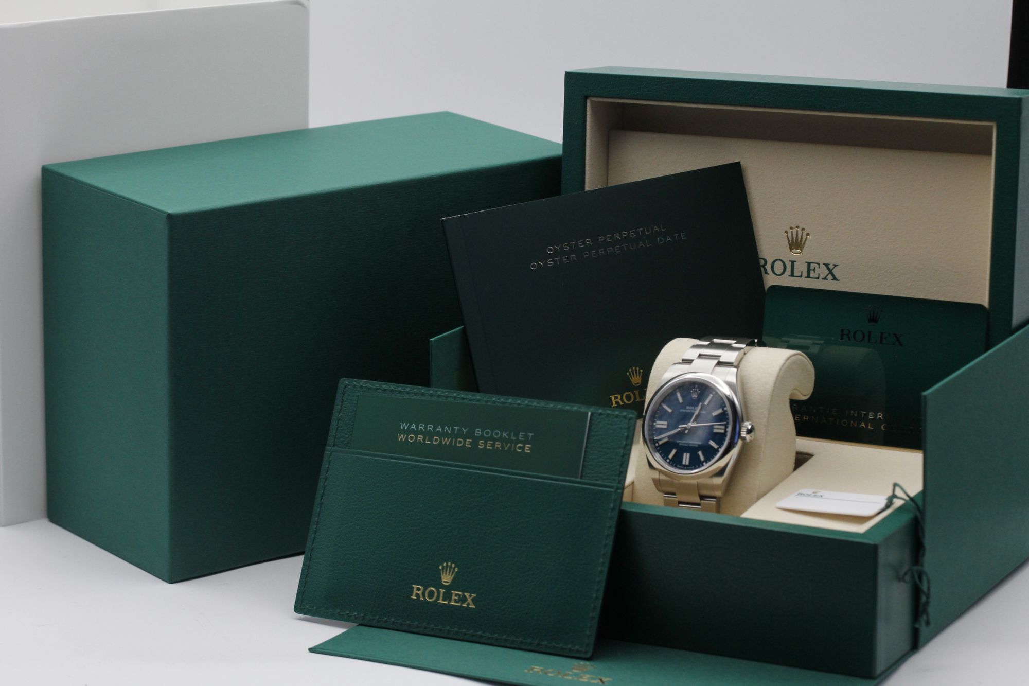 Rolex Oyster Perpetual 41 134300 Thumbnail 5